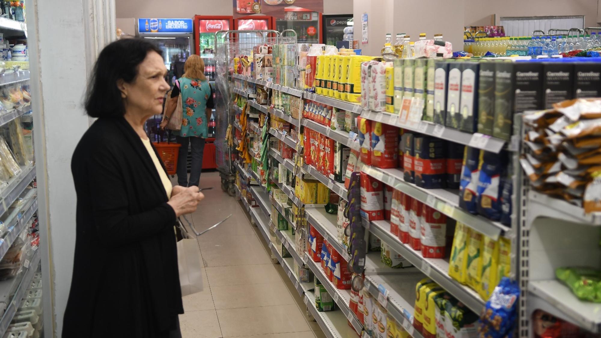 La mayoría de los hogares necesitados de crédito para comprar comida está sostenido por mujeres (Crónica/Hernán Nersesian/Archivo).