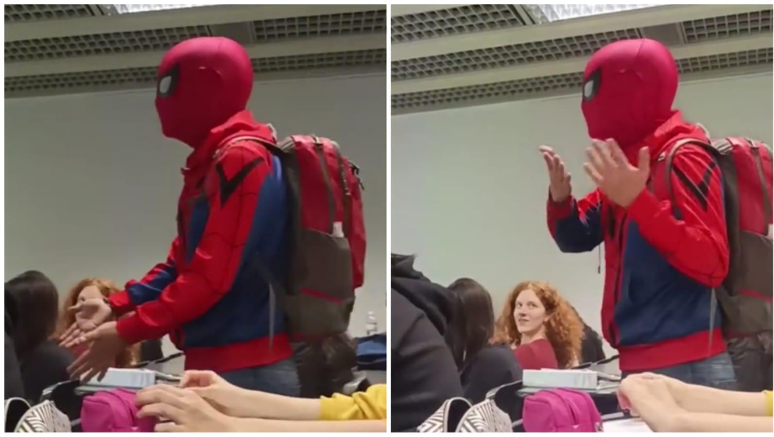 El joven, que aparentemente es fan de Spiderman, contó que por un reto debe asistir vestido así a las clases de la universidad. 