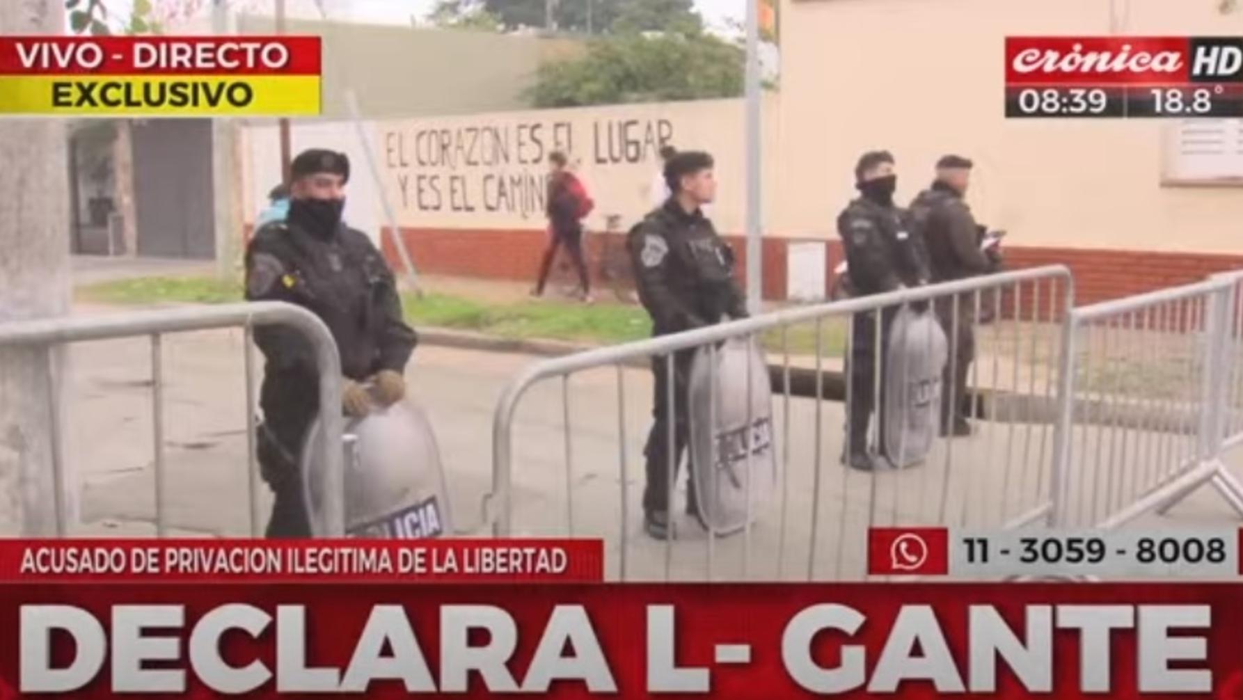 Los alrededores de la sede judicial donde declarará L-Gante (Captura de Crónica HD).