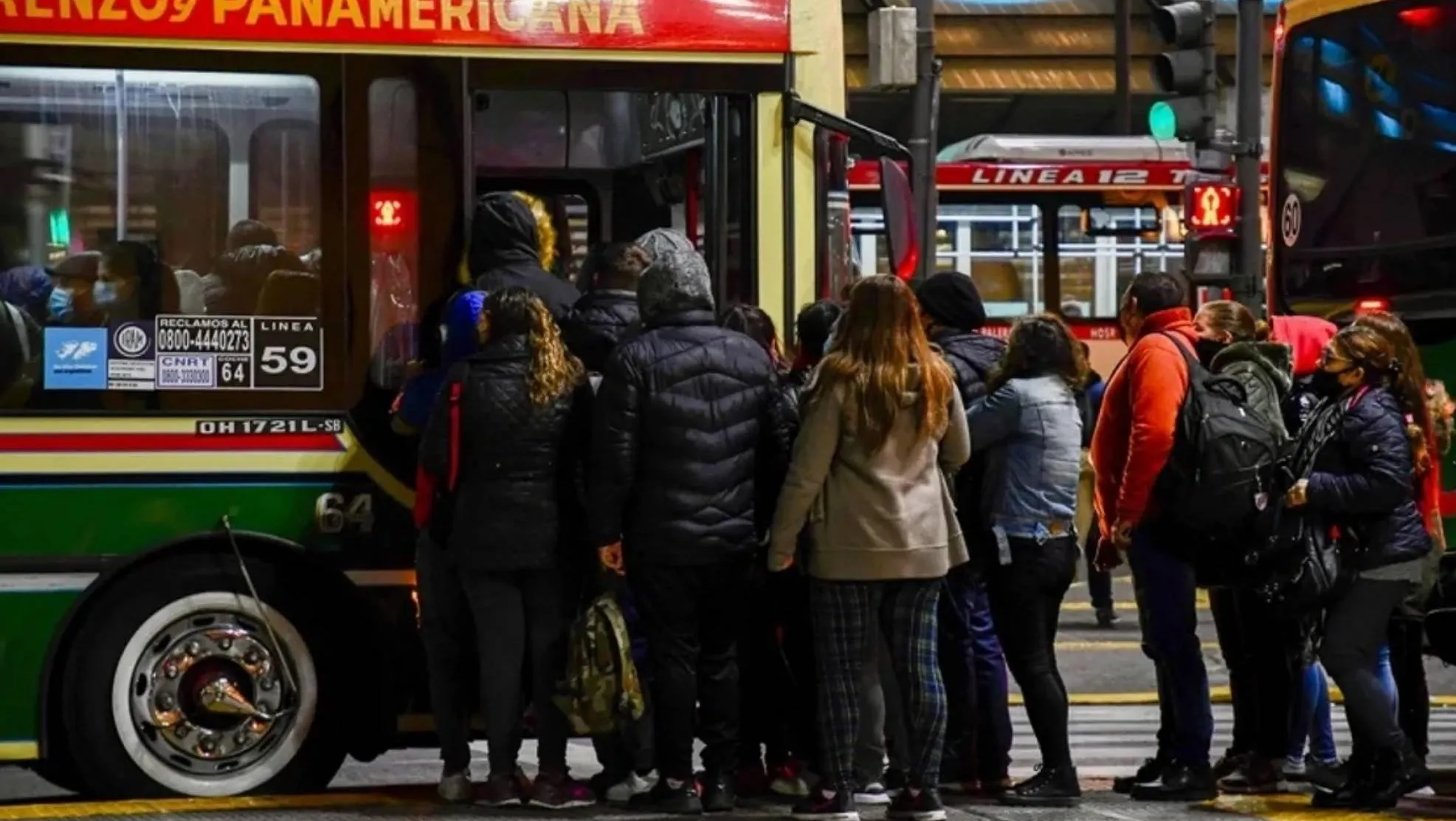 Qué líneas se adhieren al paro de colectivos.