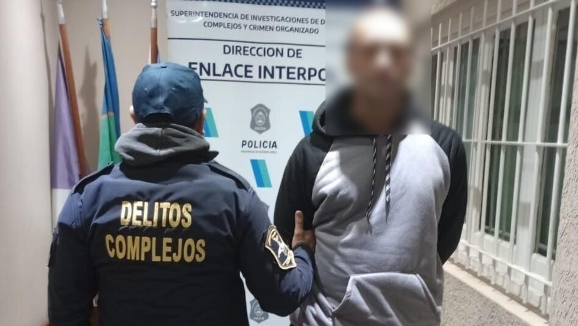 Este es el individuo que fue capturado por los policías.