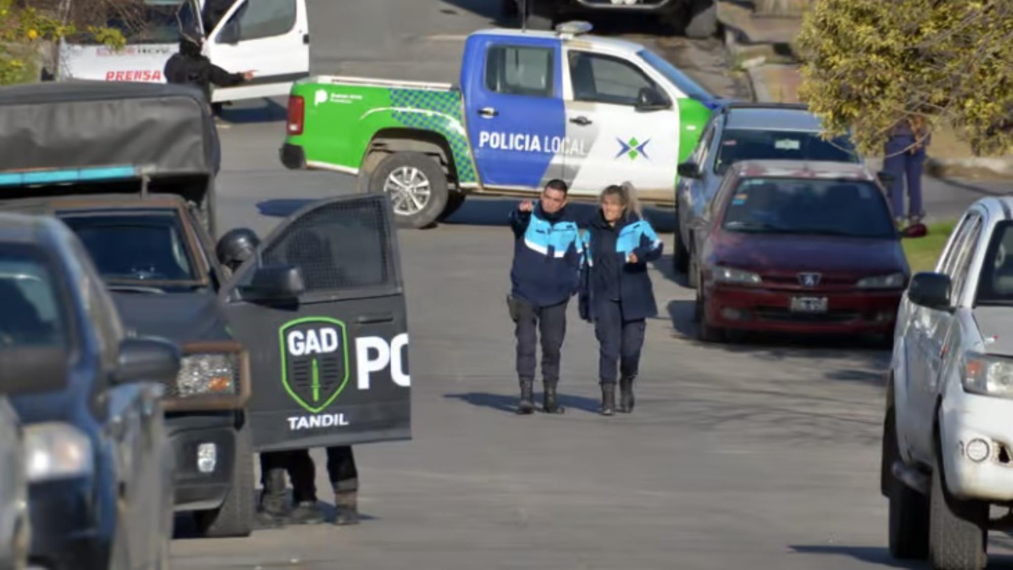 Los funcionarios llevaron adelante varios procedimientos para capturar al sospechoso. Crédito: Diario Eco de Tandil.