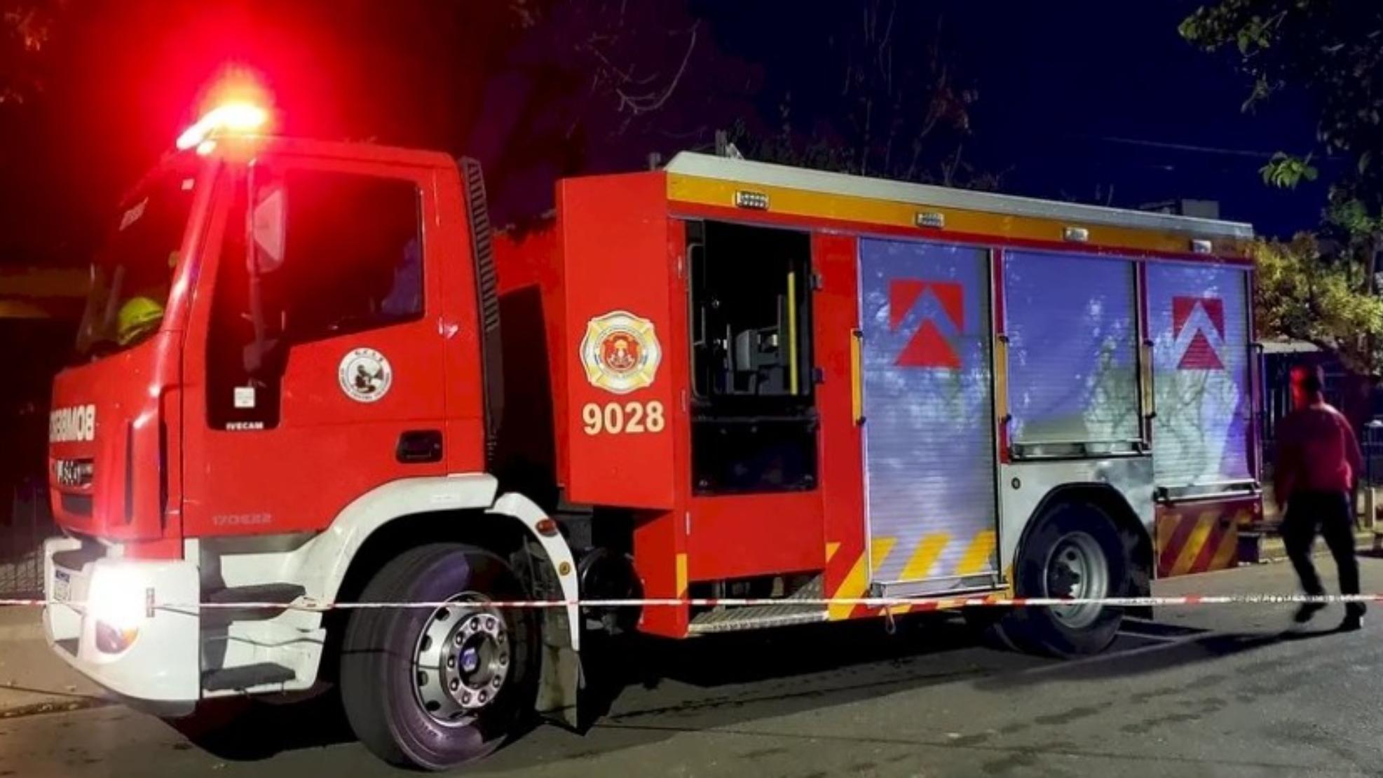 Los bomberos se ocuparon de combatir el fuego.