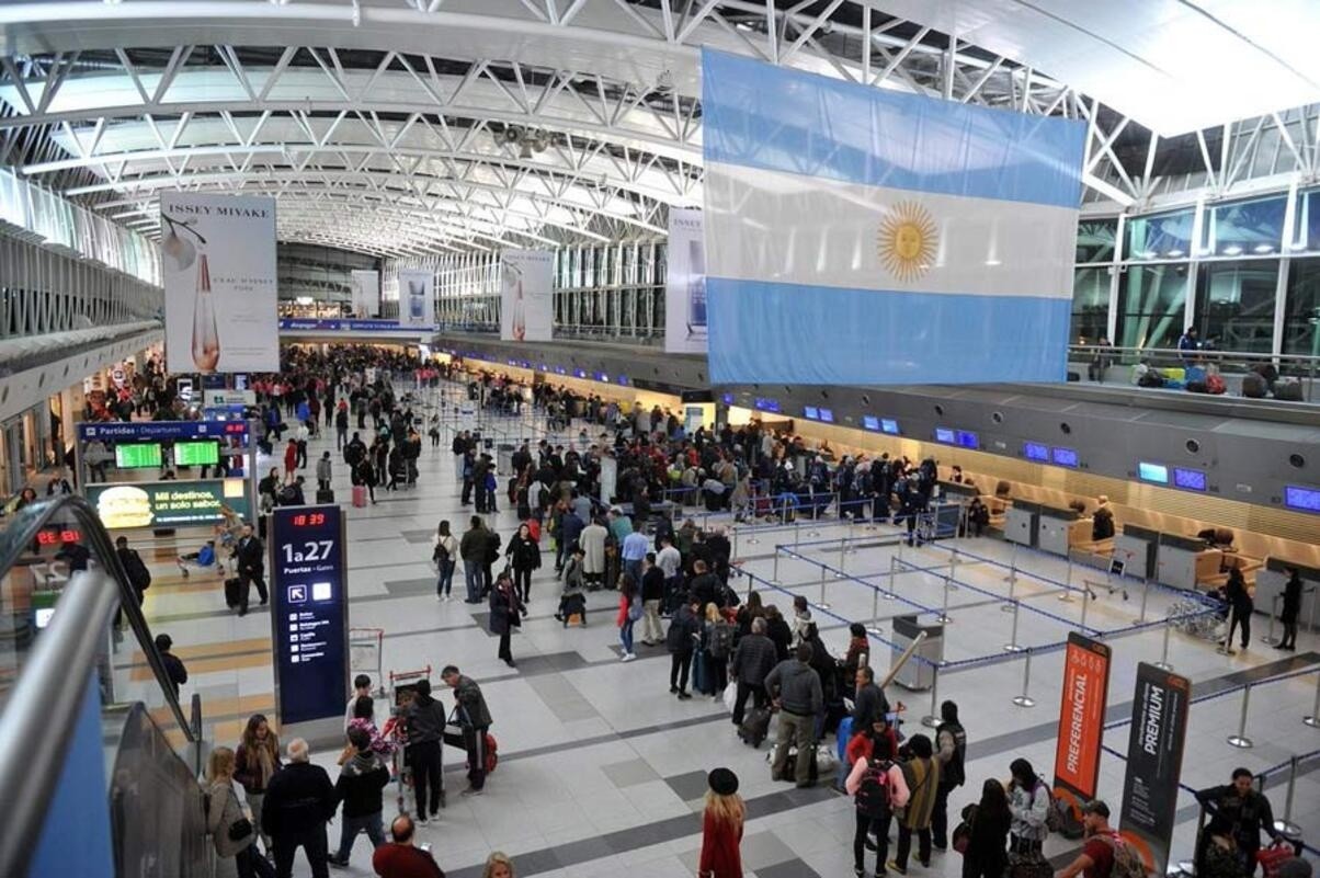 Una aerolínea tiene busquedas de personal activas.