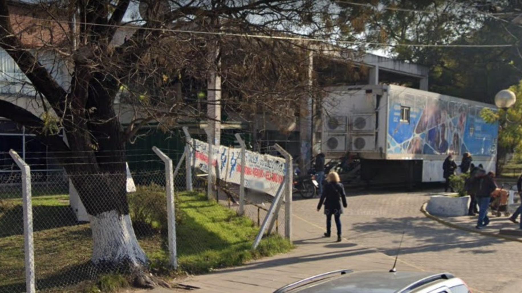 El sujeto baleado permanece internado en este hospital.