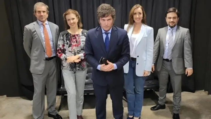 Mientras tanto, Javier Milei formalizó a los candidatos de sus listas.