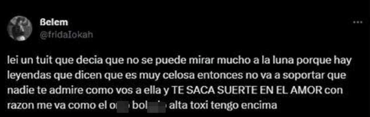 El tuit que publicó la mujer sobre la luna.