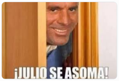 Los mejores memes por la llegada de Julio Iglesias (Twitter).