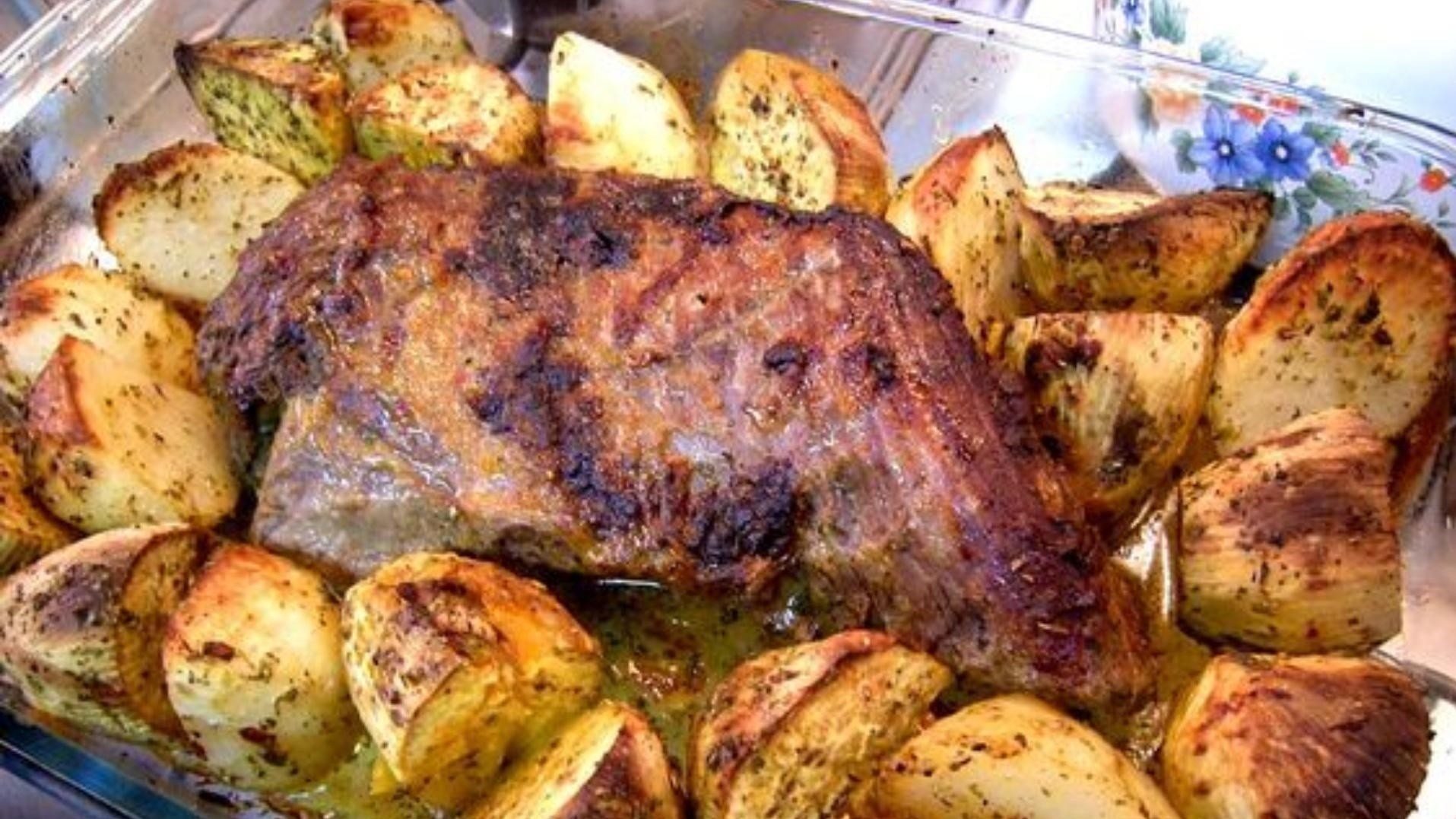 La mejor receta de asado al horno con papas.