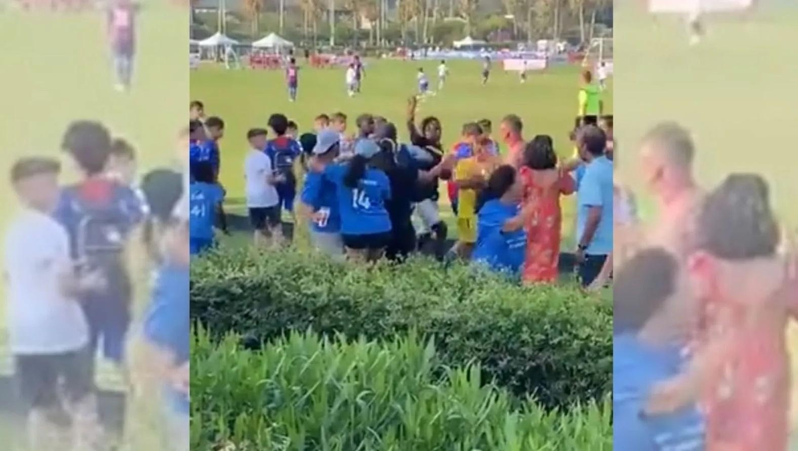 Partido de fútbol infantil terminó a los facazos: imágenes sensibles.