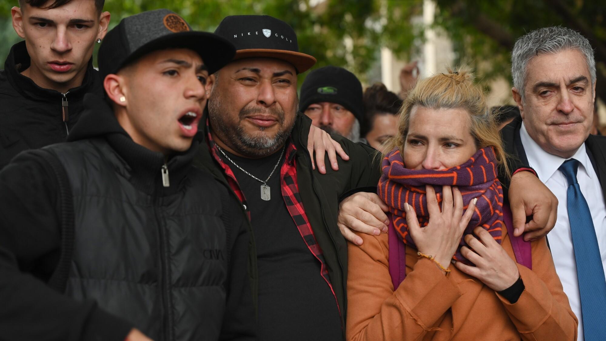 La mamá y el papá de Lucas tras escuchar el veredicto. Foto Télam.