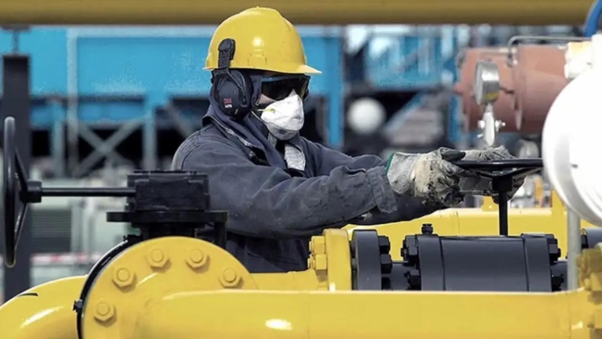 Los trabajadores dedicados a la producción de gas natural se encuentran entre los mejores remunerados (Archivo/Télam).