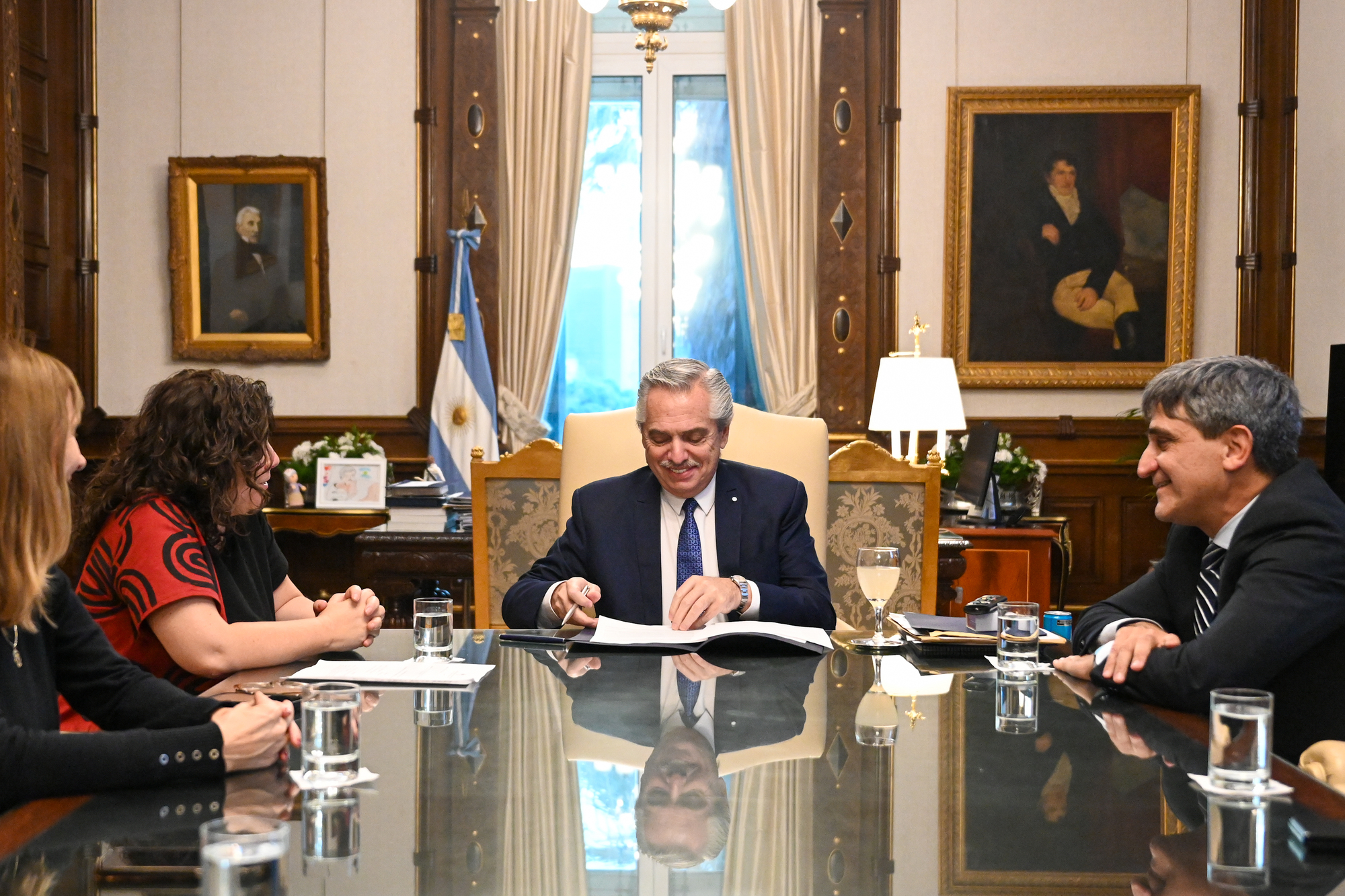 Alberto Fernández firmó el decreto reglamentario de la Ley de Prevención y Control de la Resistencia a los Antimicrobianos,