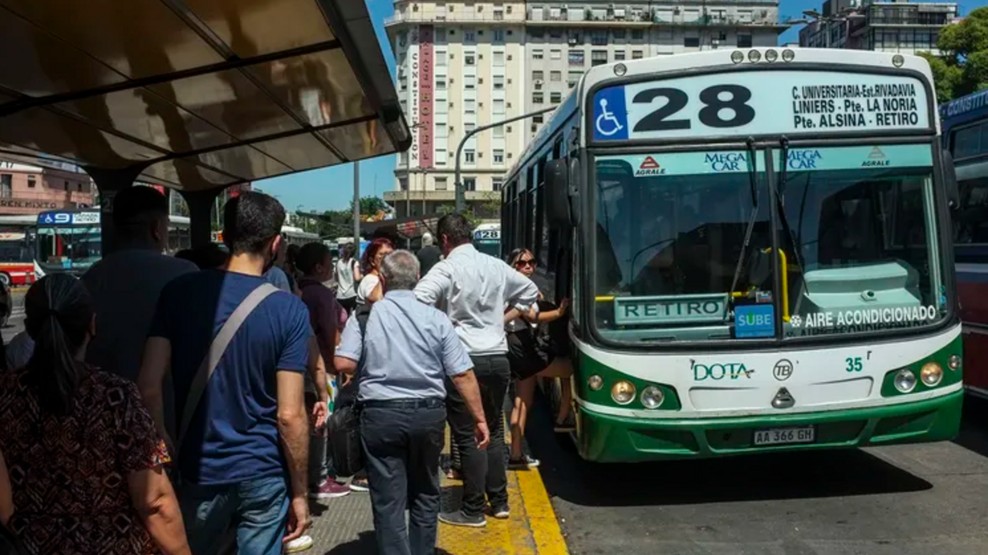 El boleto para viajar en colectivo tendrá una suba del 5,8% en agosto.