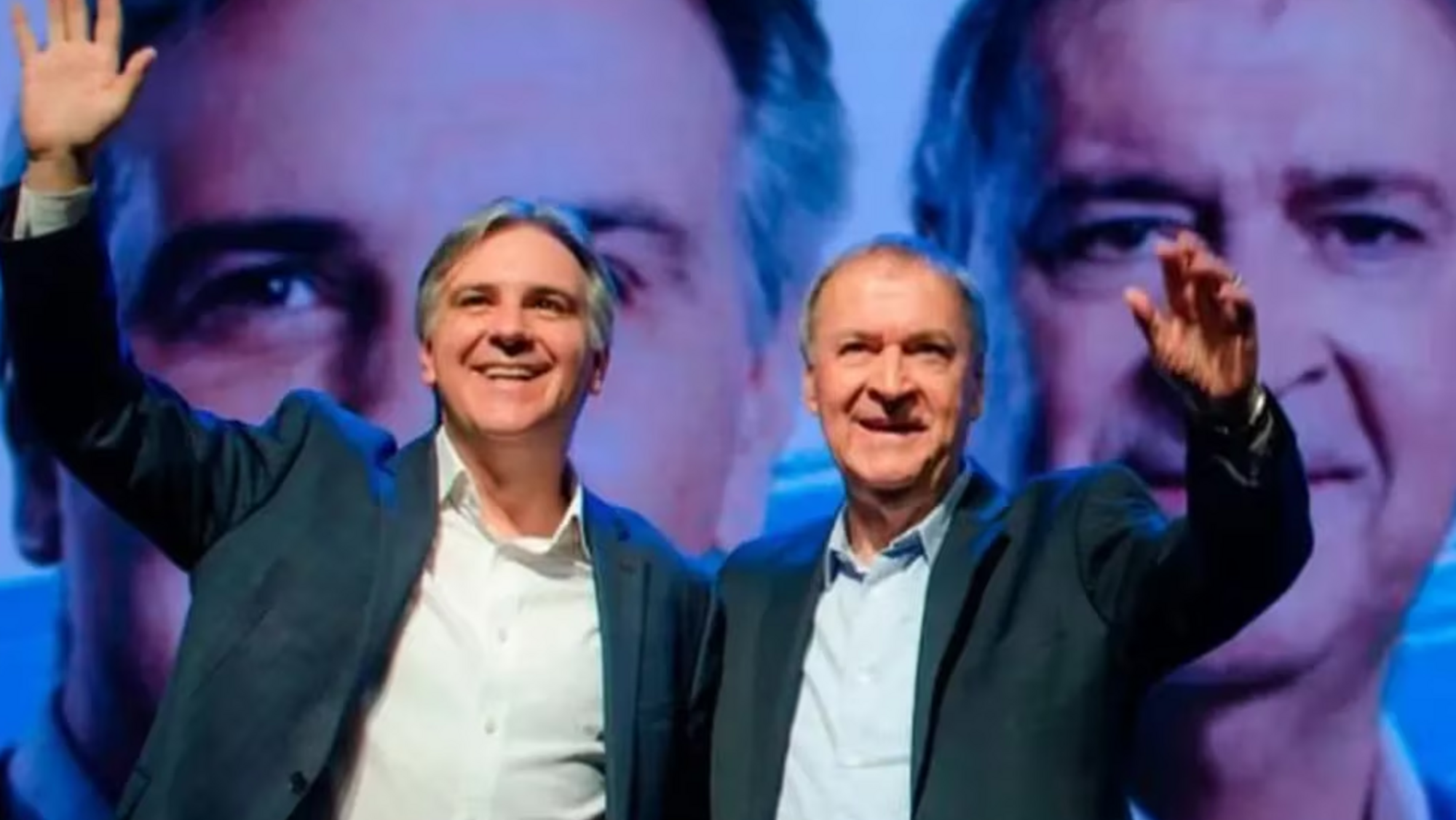 El mandatario provincial electo, Martín Llaryora, junto al actual gobernador cordobés, Juan Schiaretti.