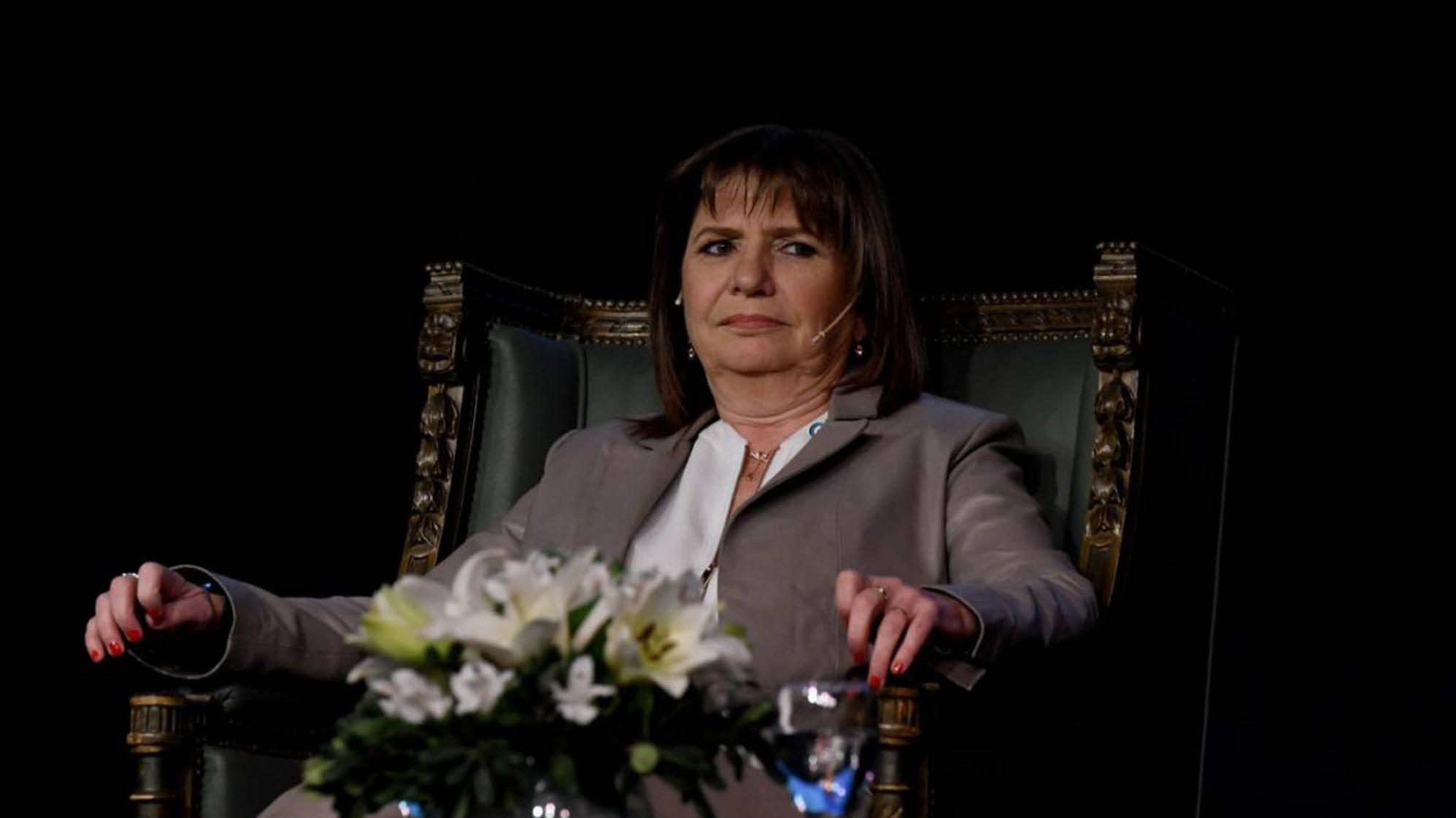 Patricia Bullrich fue repudiada por arengar cánticos contra Cristina Kirchner (Telam).