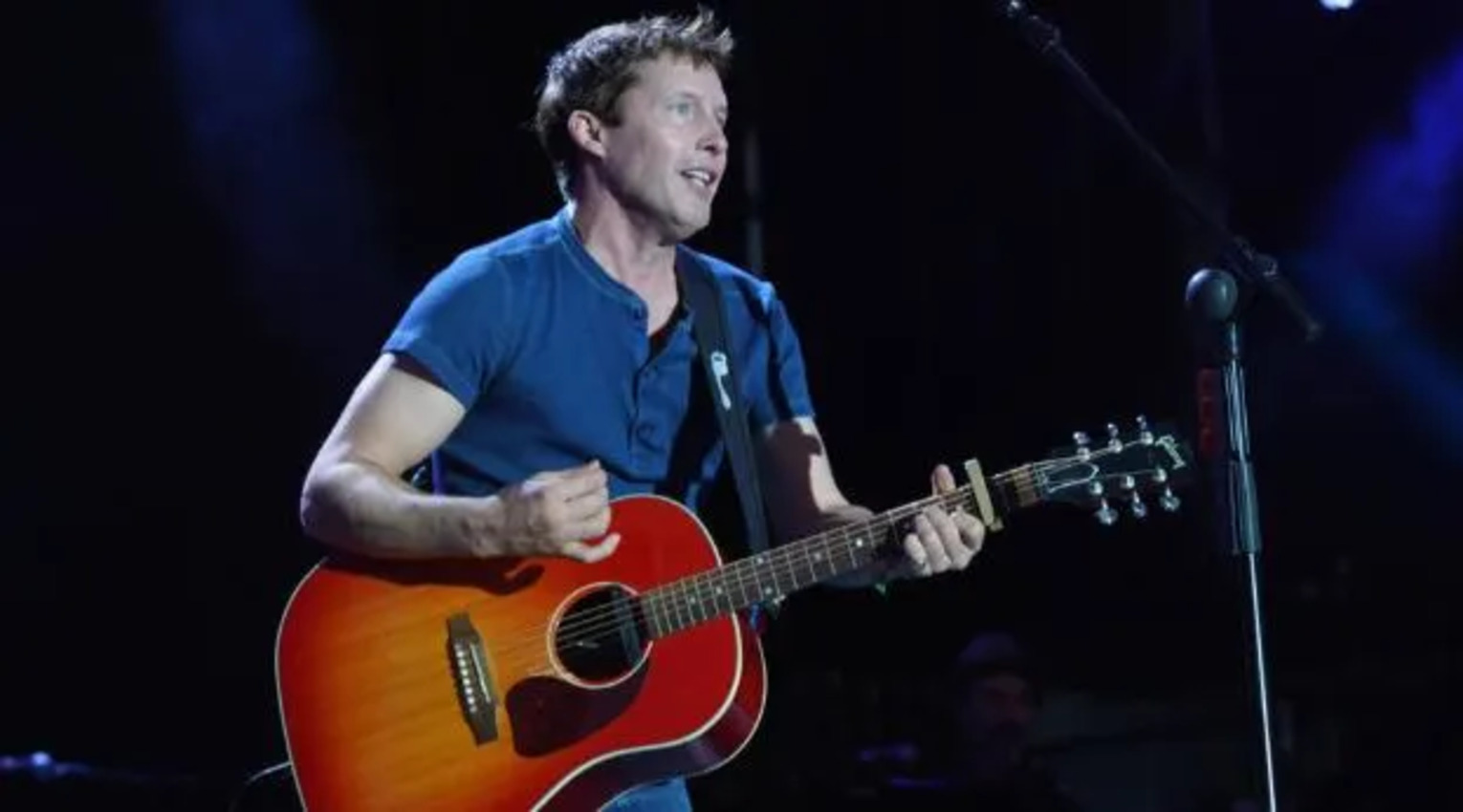 James Blunt compartió con sus fans el anuncio de su nuevo álbum titulado.