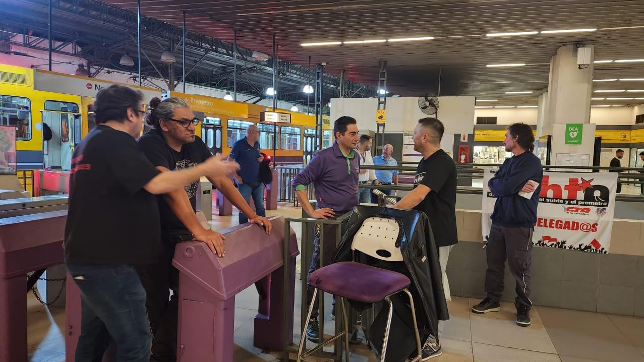 Metrodelegados evaluaban nuevas medidas de fuerza en las líneas de subte (Twitter).