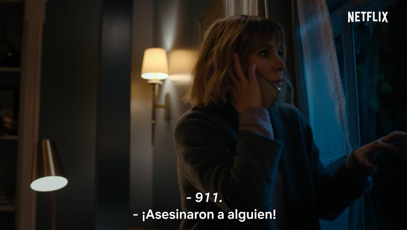 Anna (Kristen Bell) es testigo de un espantoso asesinato y dará todo de sí para tratar de resolver el crimen, mientras quienes la rodean la tratan de loca (  <a href='https://www.cronica.com.ar/tags/Netflix'>Netflix</a>).