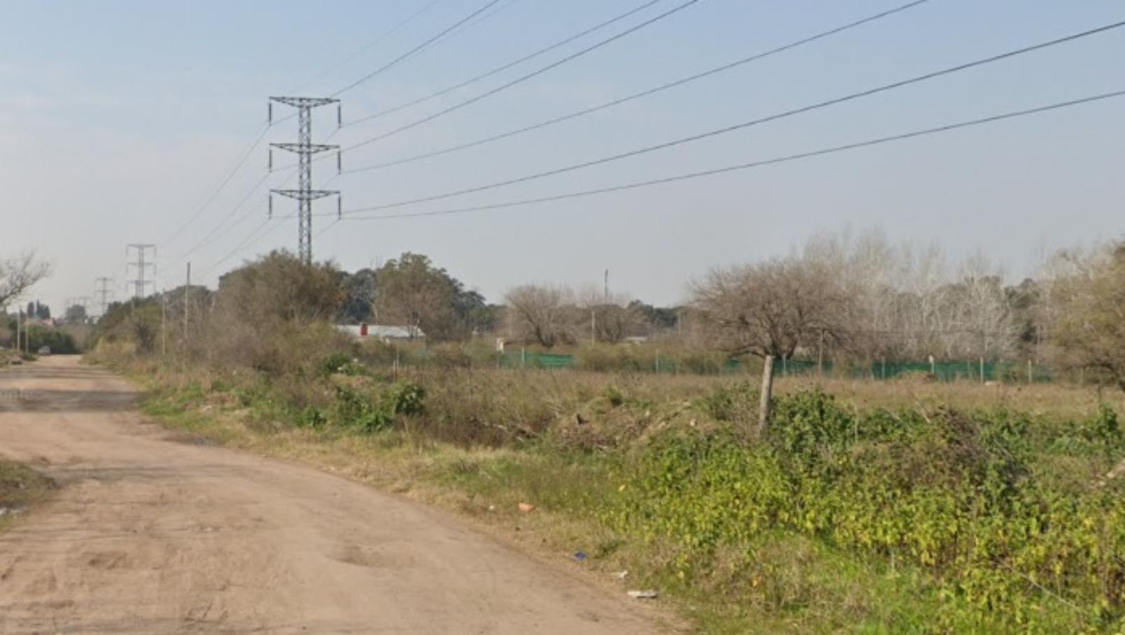 Acá, en este vecindario, fue localizado el cadáver de la muchacha.