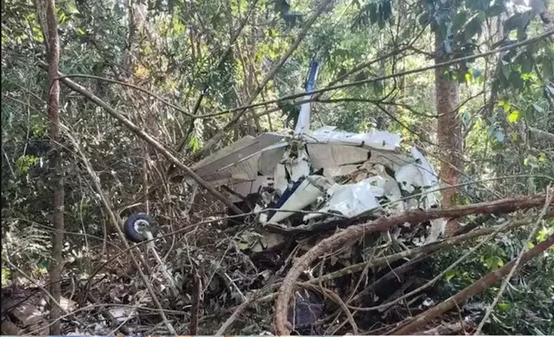 Así quedó la avioneta tras el trágico accidente.