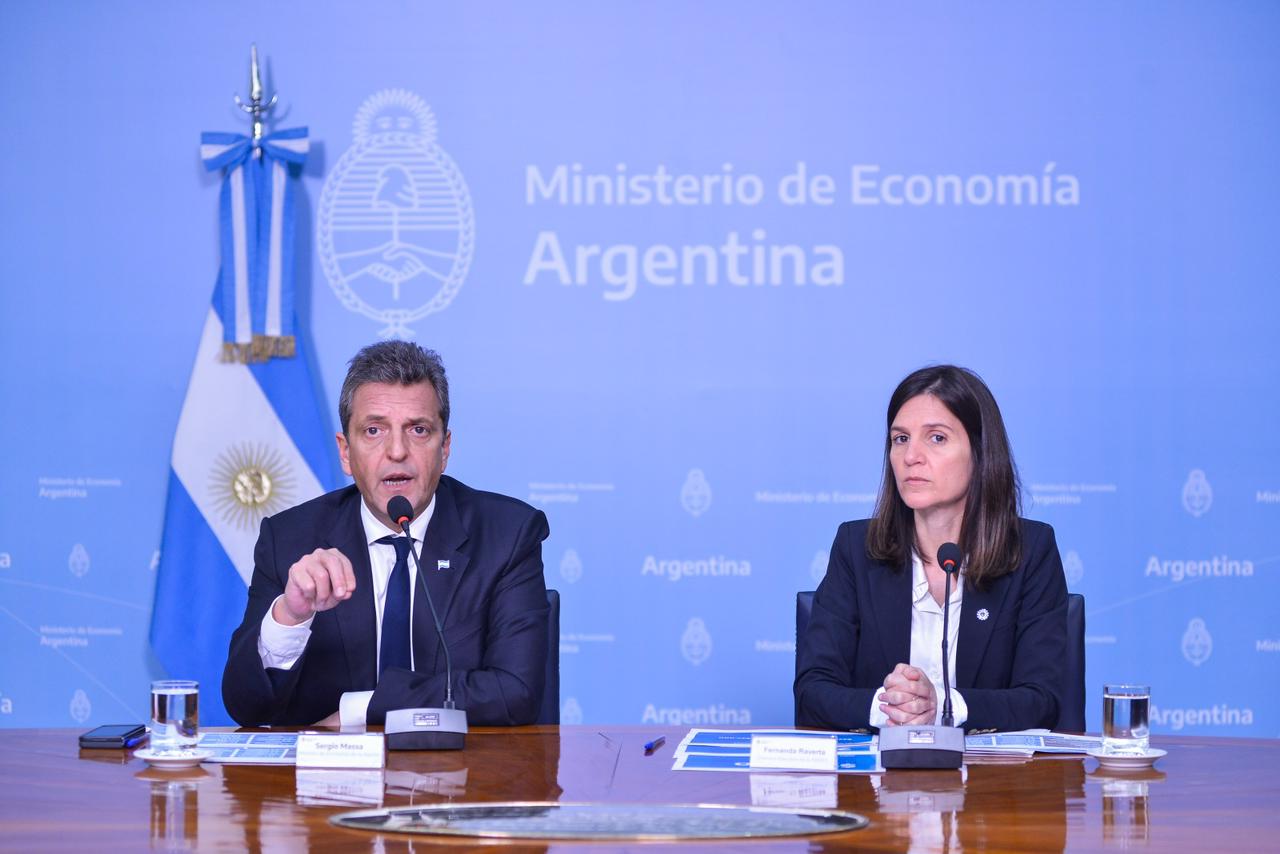 Sergio Massa y Fernanda Raverta, informaron el tercer aumento anual para las jubilaciones.