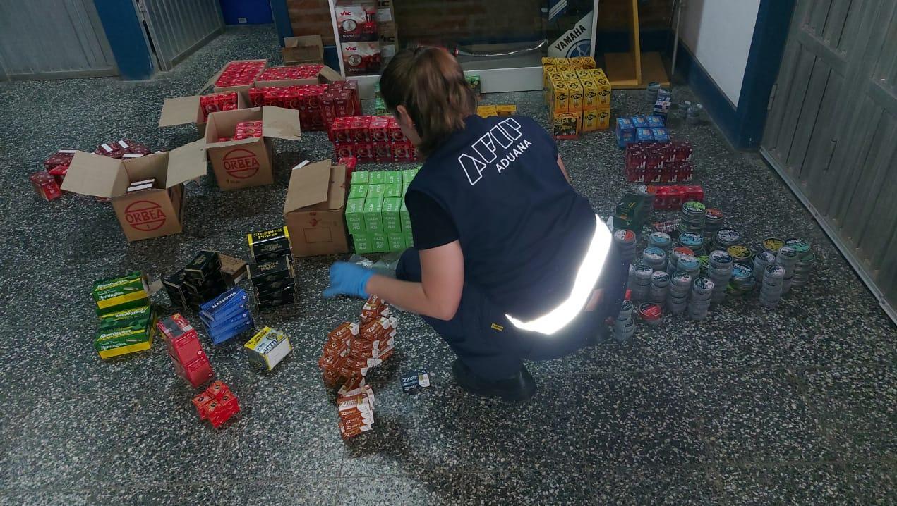 Algunos de los elementos secuestrados en los allanamientos a la banda delictiva.