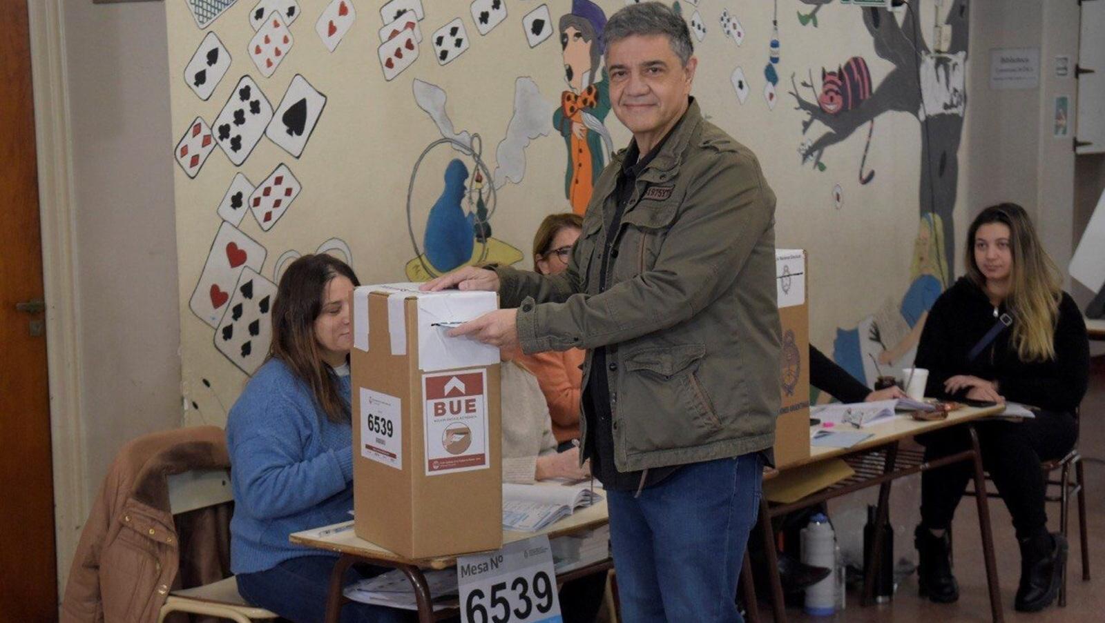 Jorge Macri, precandidato a jefe de Gobierno porteño, votó en una escuela de Recoleta.