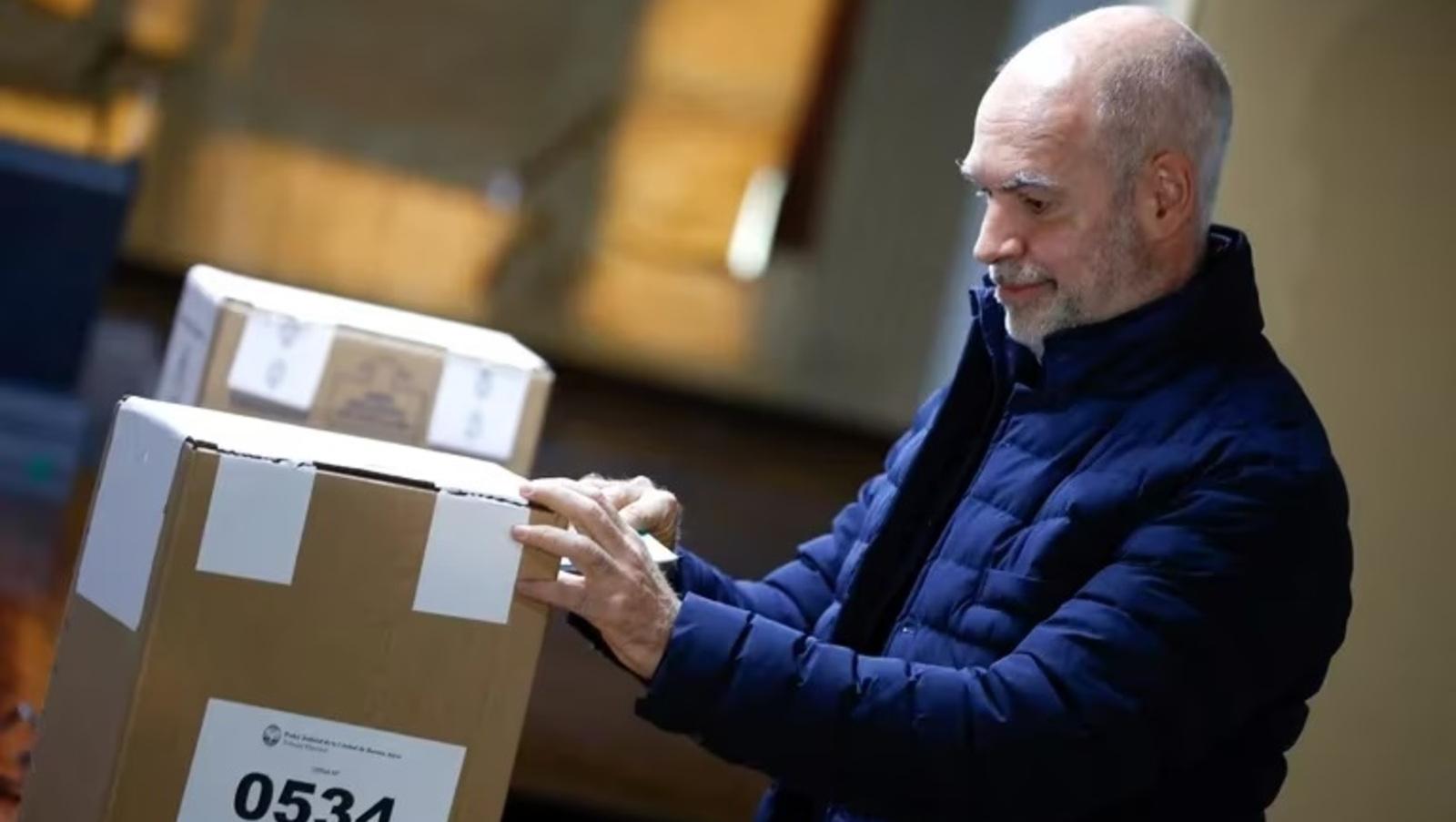 Horacio Rodríguez Larreta, precandidato presidencial, votó en la Facultad de Derecho.