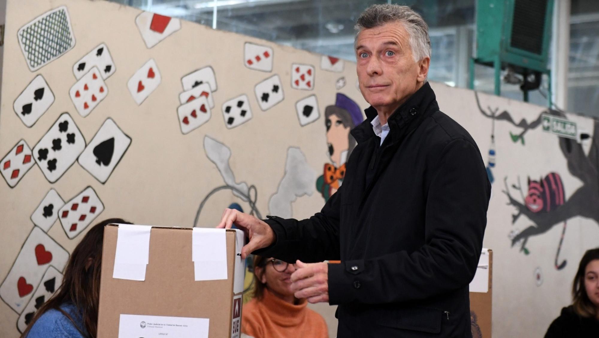 Mauricio Macri votó en una escuela del barrio porteño de Palermo (Télam).