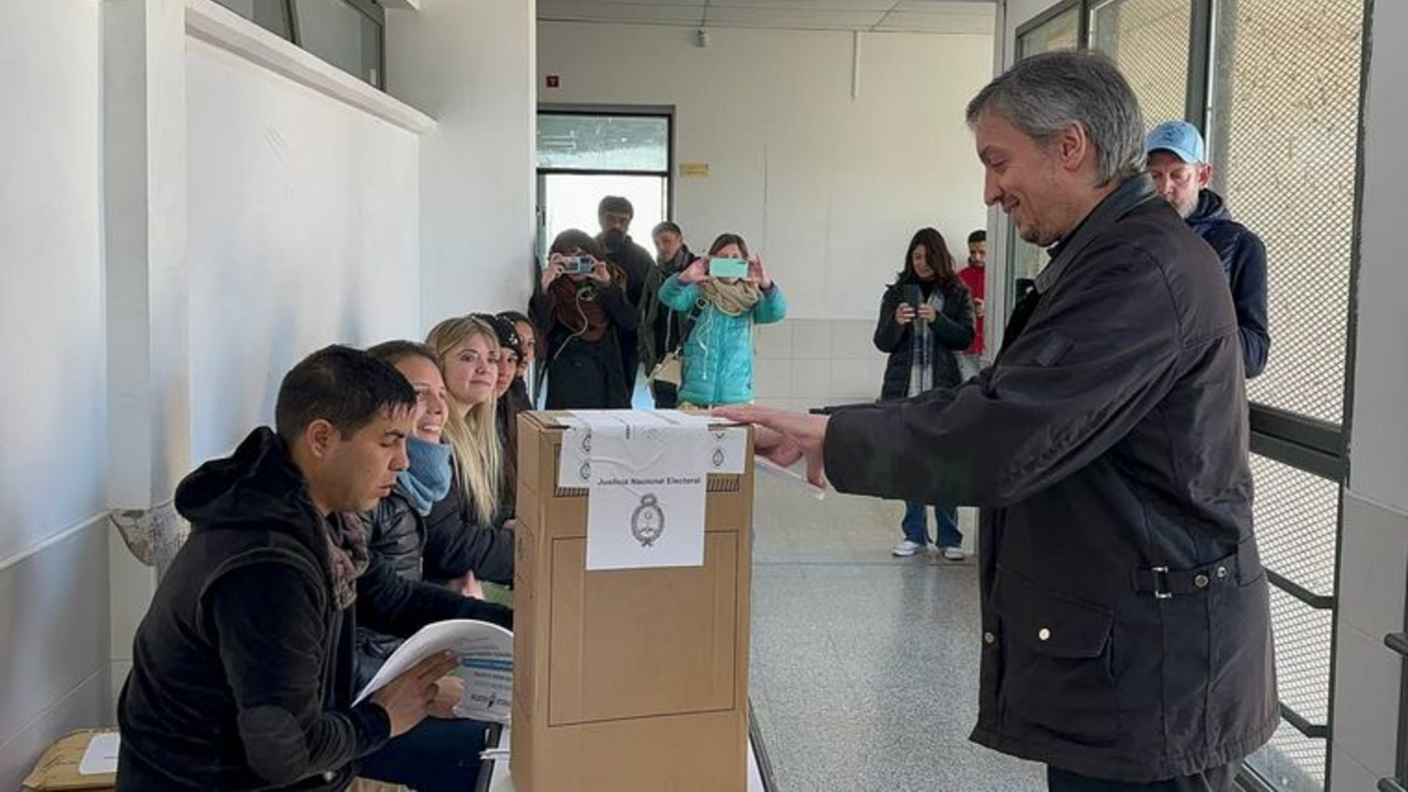 Máximo Kirchner votó en Tolosa partido de La Plata.