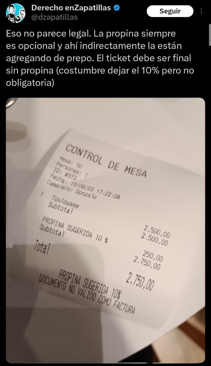 El ticket del restaurante en el que exigieron propina.