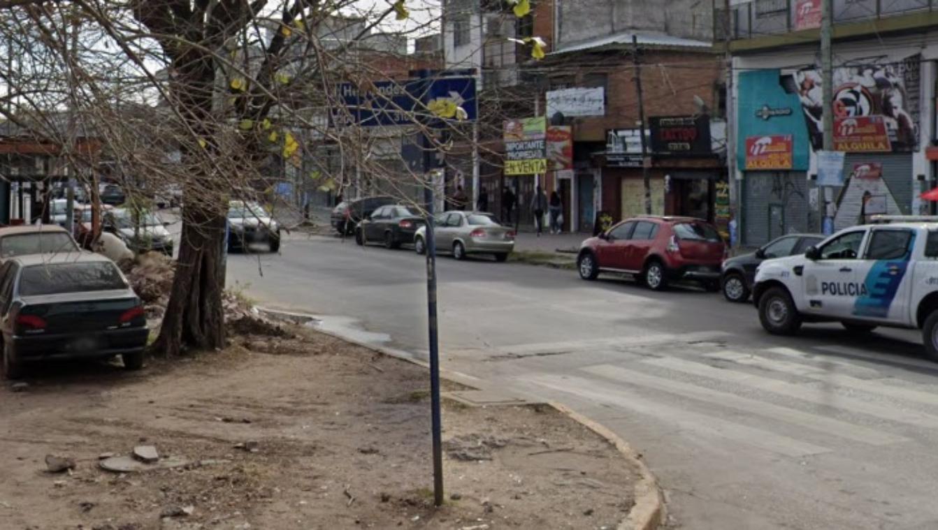 En este sector comercial ocurrió el homicidio de Agustín Díaz (Google Street View).