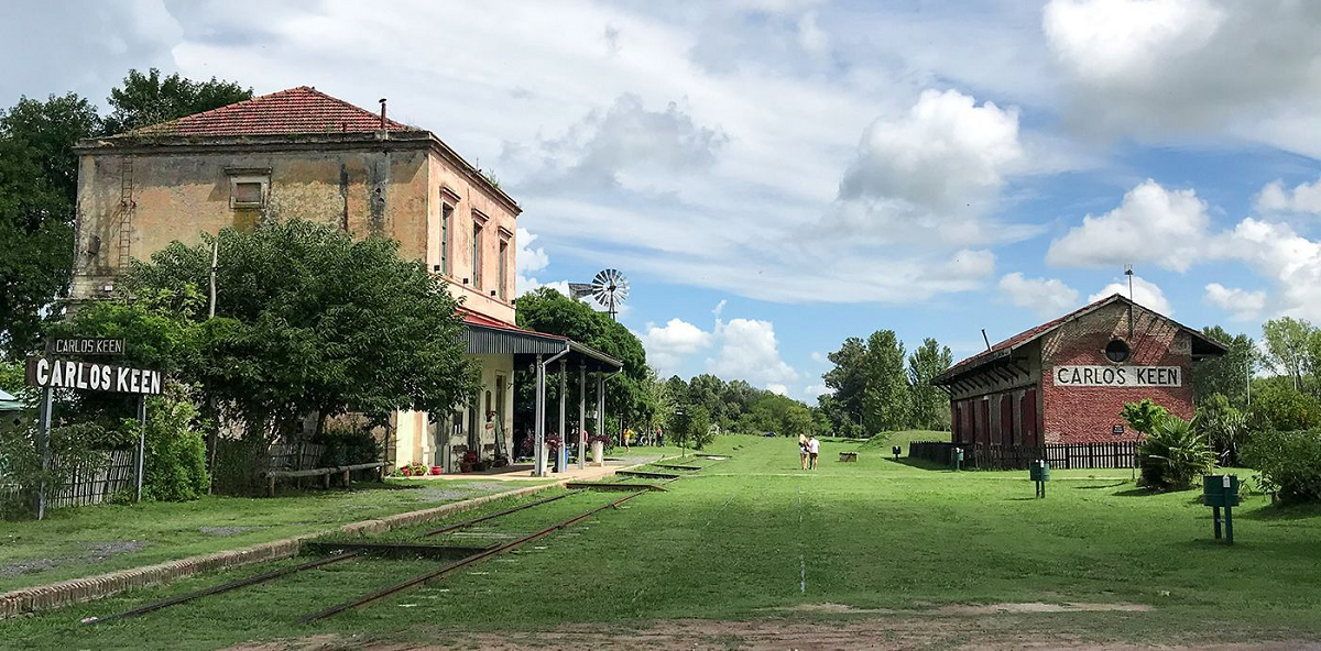 La vieja estación de trenes de Carlos Keen.