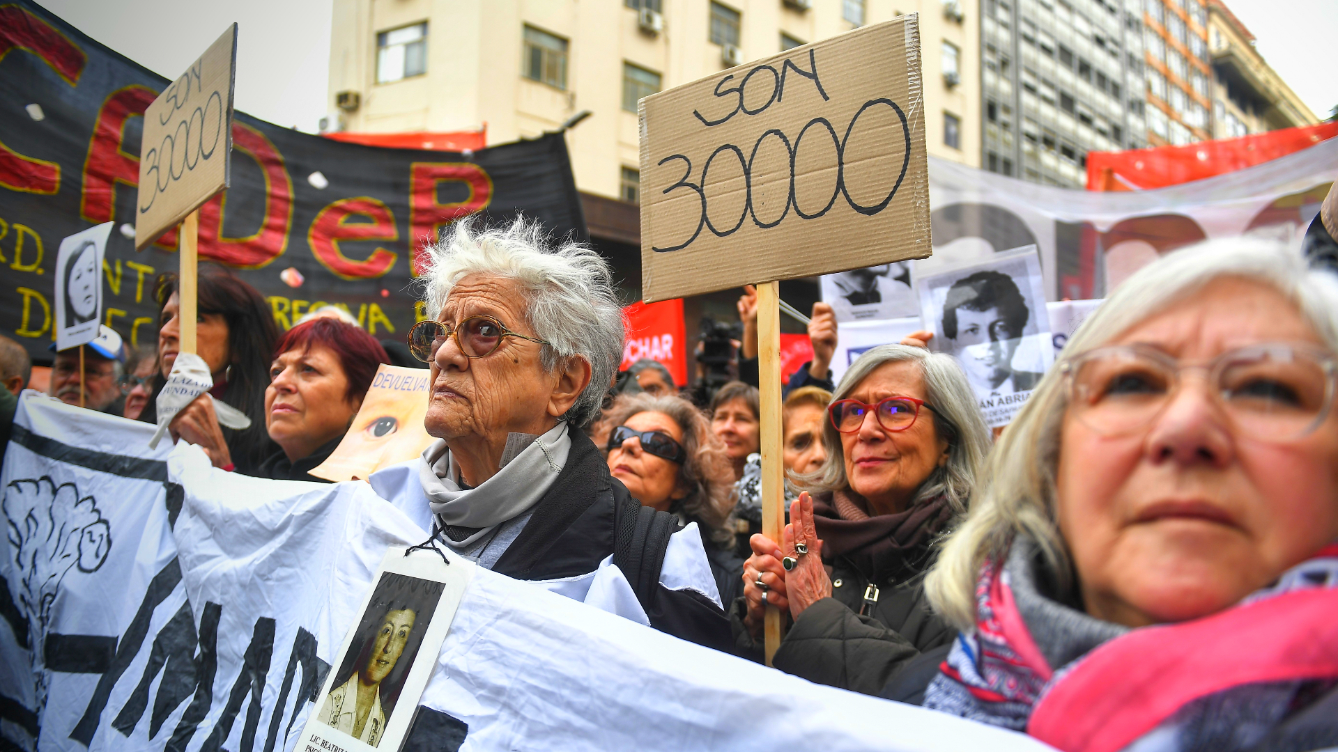 Organizaciones de derechos humanos, políticas y sindicales se movilizan a la Legislatura porteña