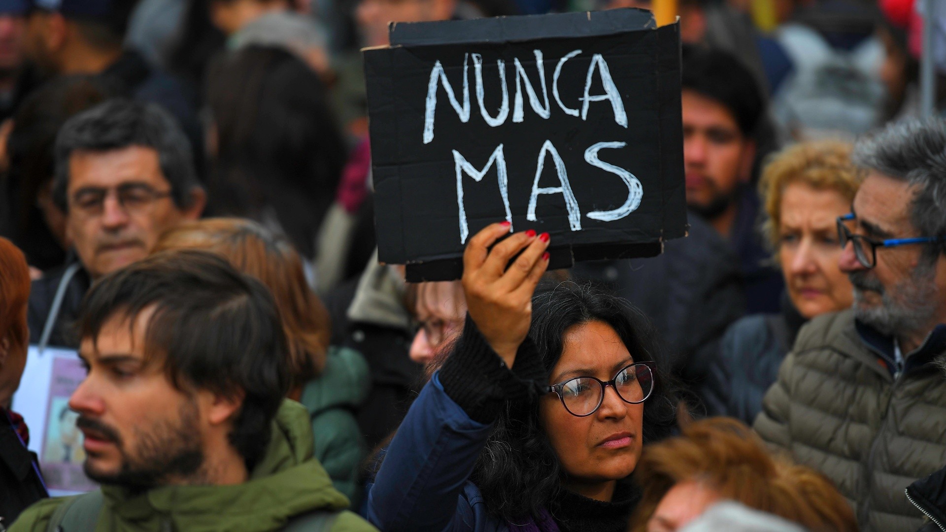 Organizaciones de derechos humanos, políticas y sindicales se movilizan a la Legislatura porteña (Télam).