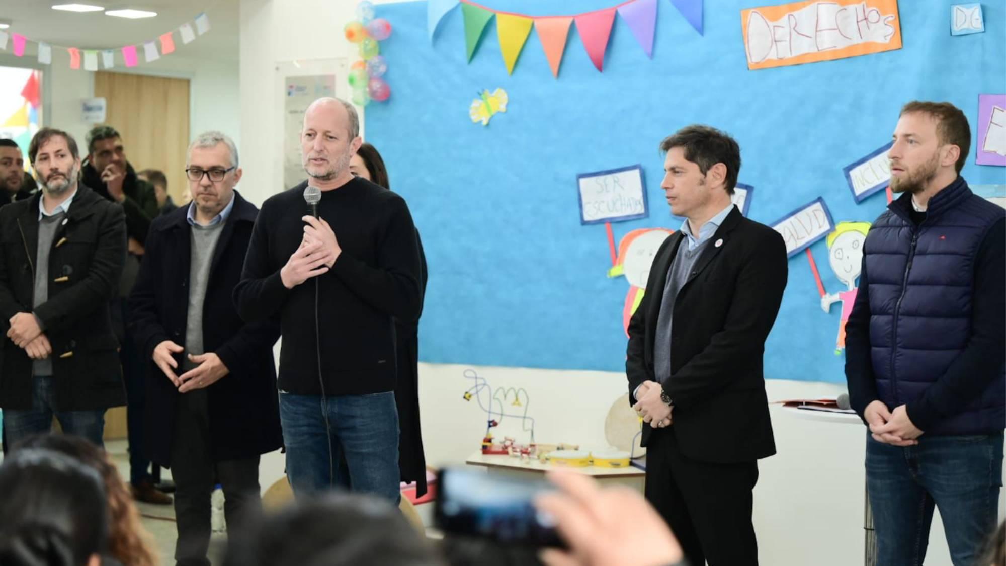 Martín Insaurralde, Axel Kicillof y Federico Otermín inauguraron un jardín de Infantes en Lomas de Zamora.