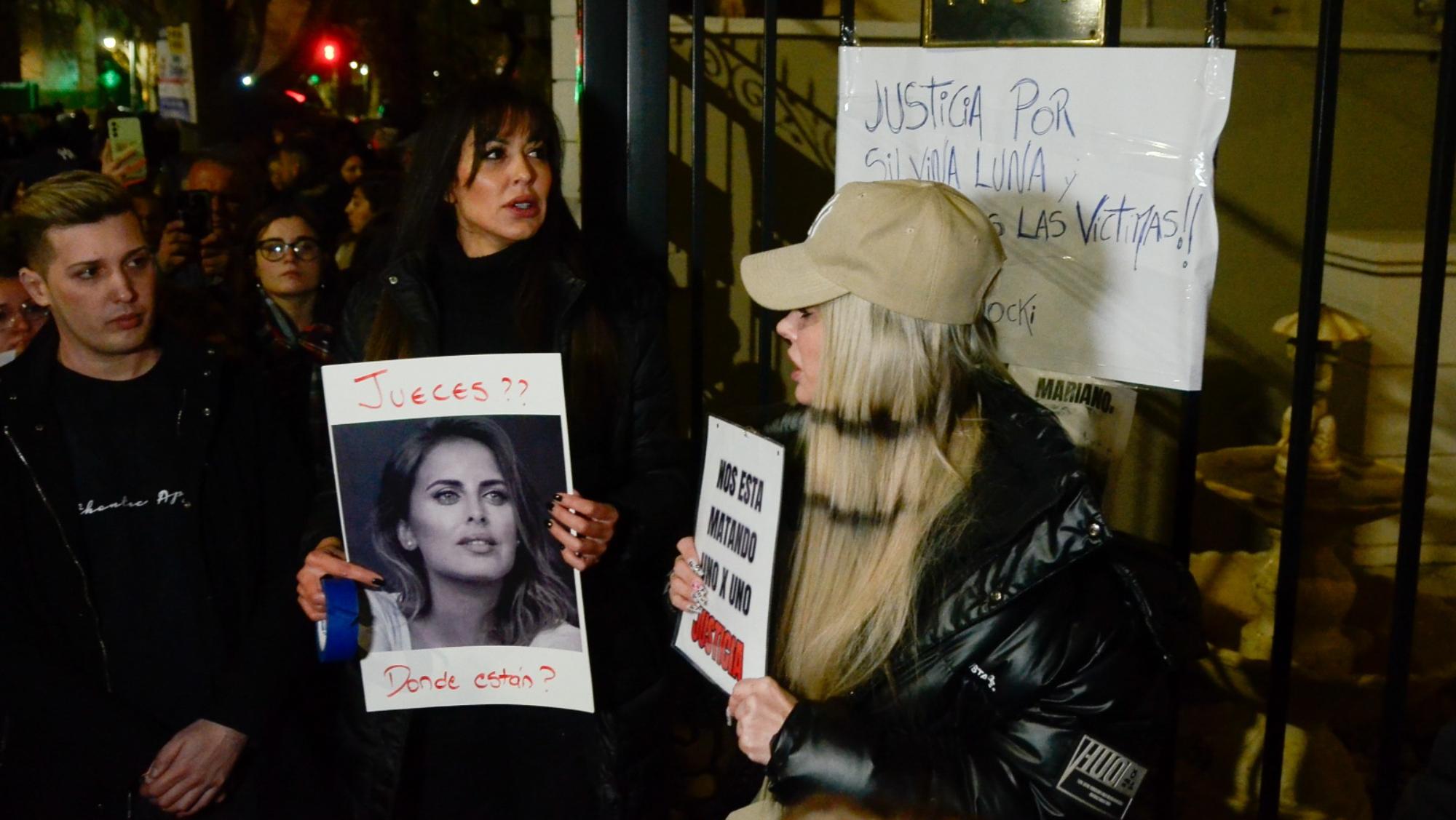 Escrache a Aníbal Lotocki frente a su casa (Crónica/Fernando Pérez Re).