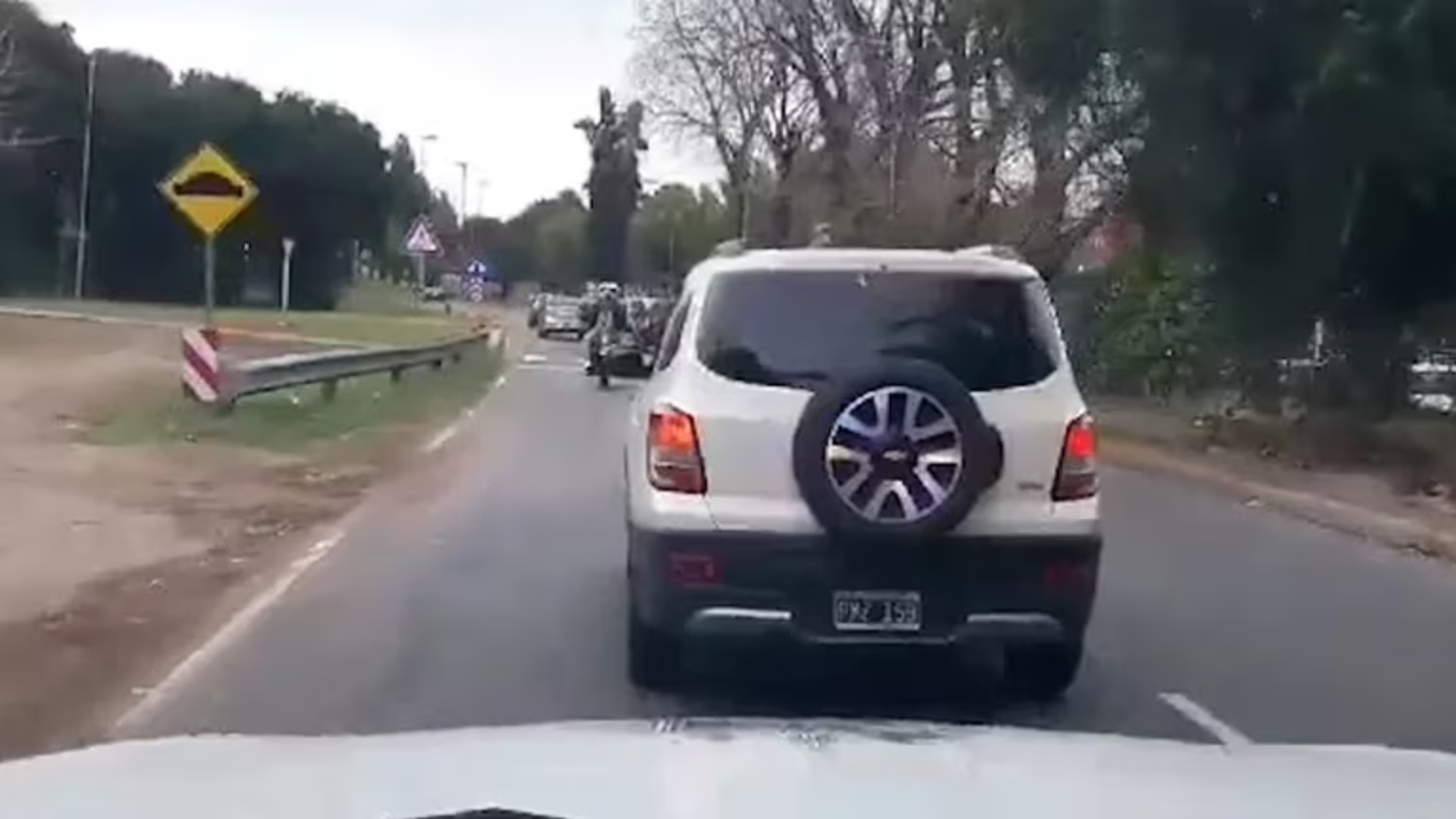 La camioneta robada seguida por la policía y todo quedó registrado en la cámara del patrullero