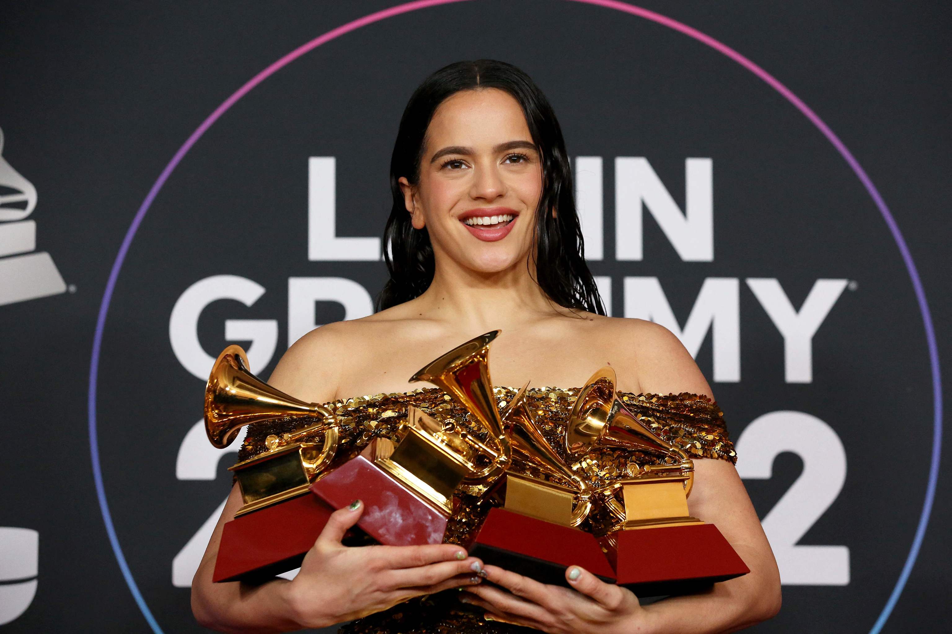 Rosalía ganadora de los Latin Grammys.