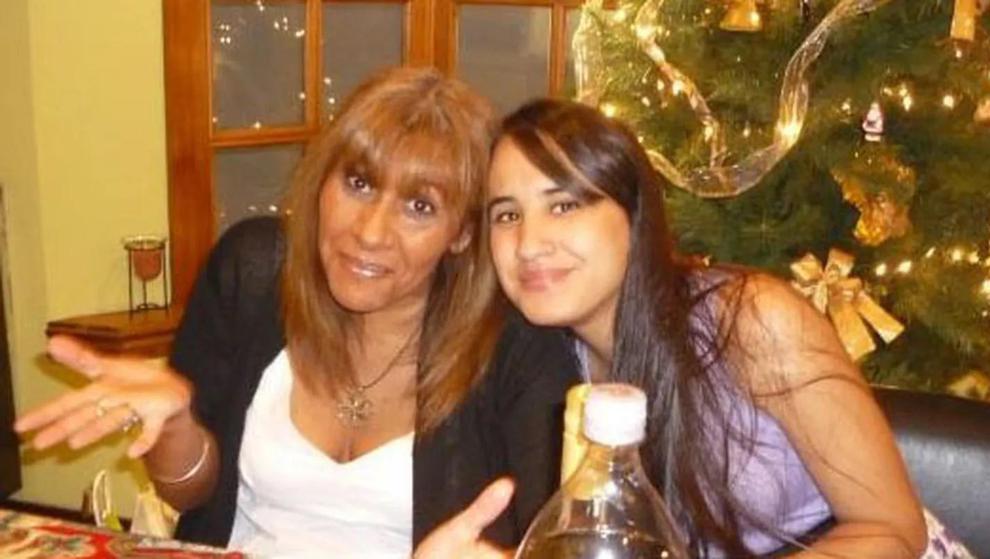 Marianela junto a su madre: al momento de su asesinato, la joven estudiante tenía 19 años.