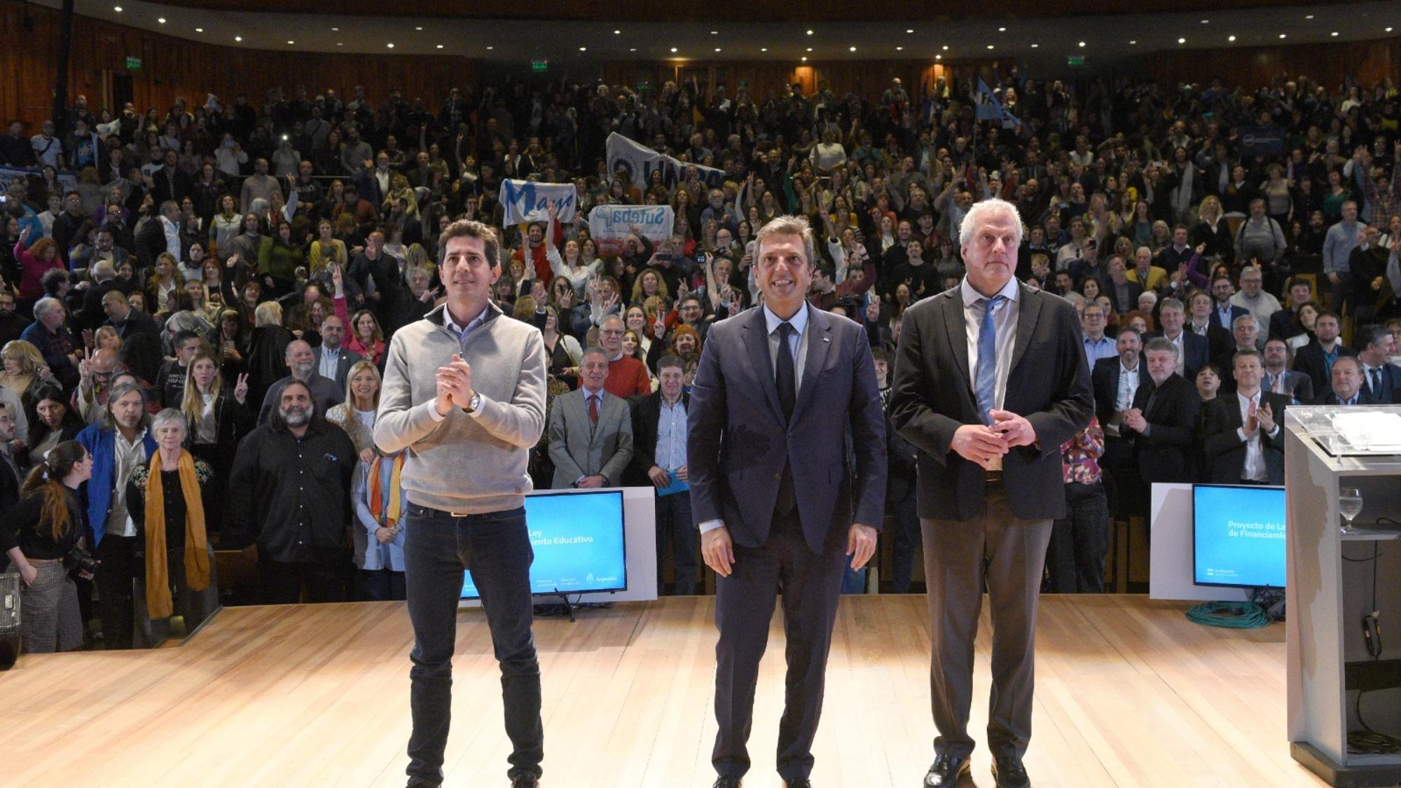 Sergio Massa junto a Jaime Perczyk y Wado de Pedro.