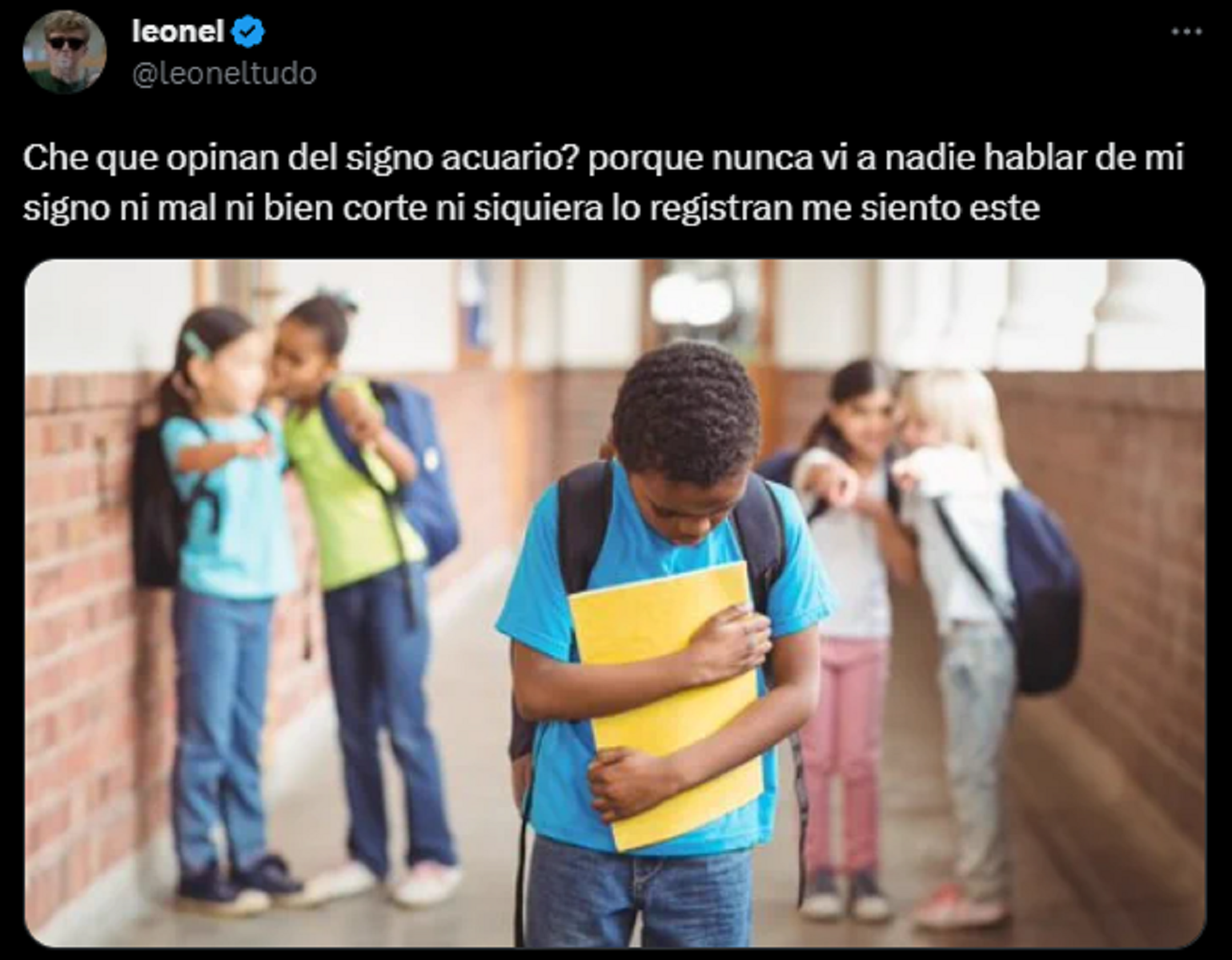 El tuit viral del joven que pidió opiniones sobre el signo Acuario.