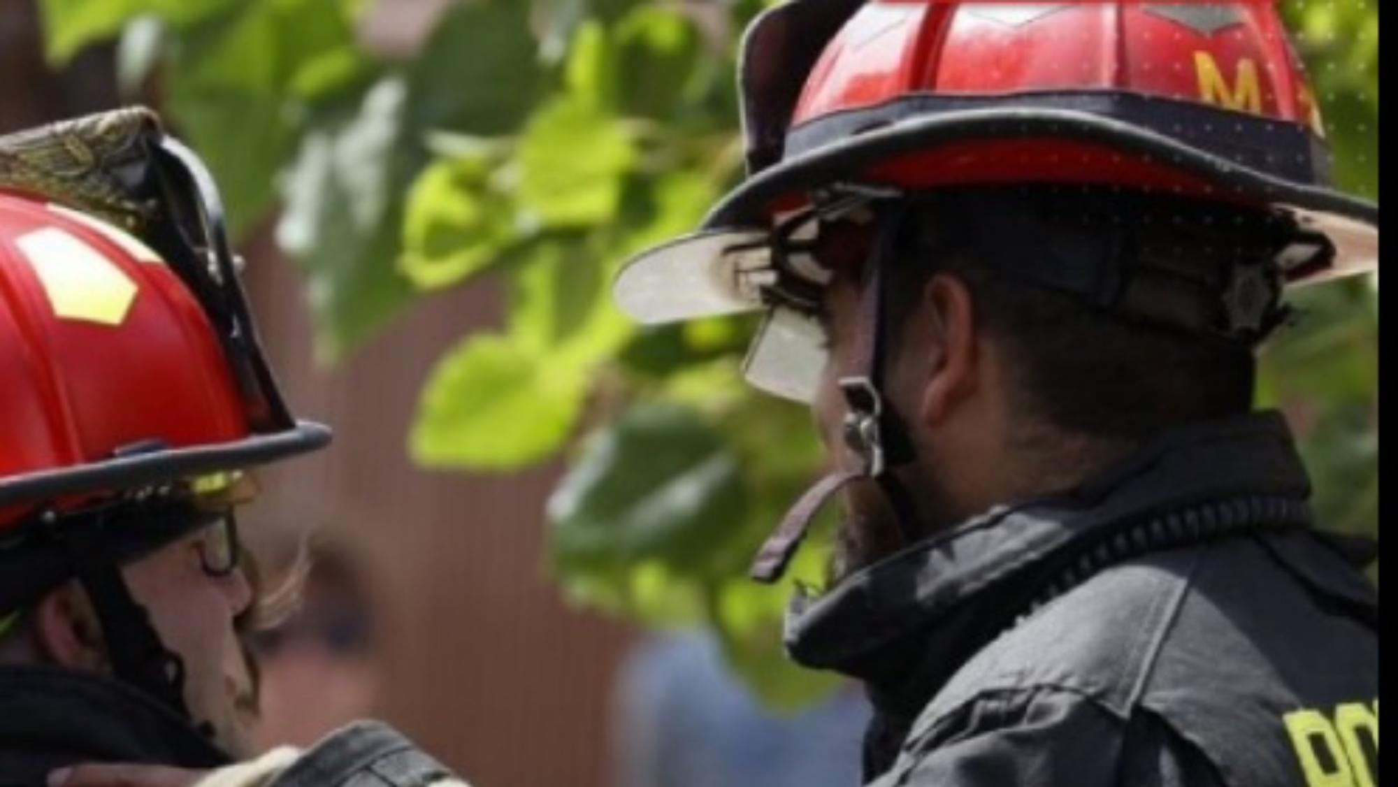 Los bomberos trabajaron para apagar las llamas.