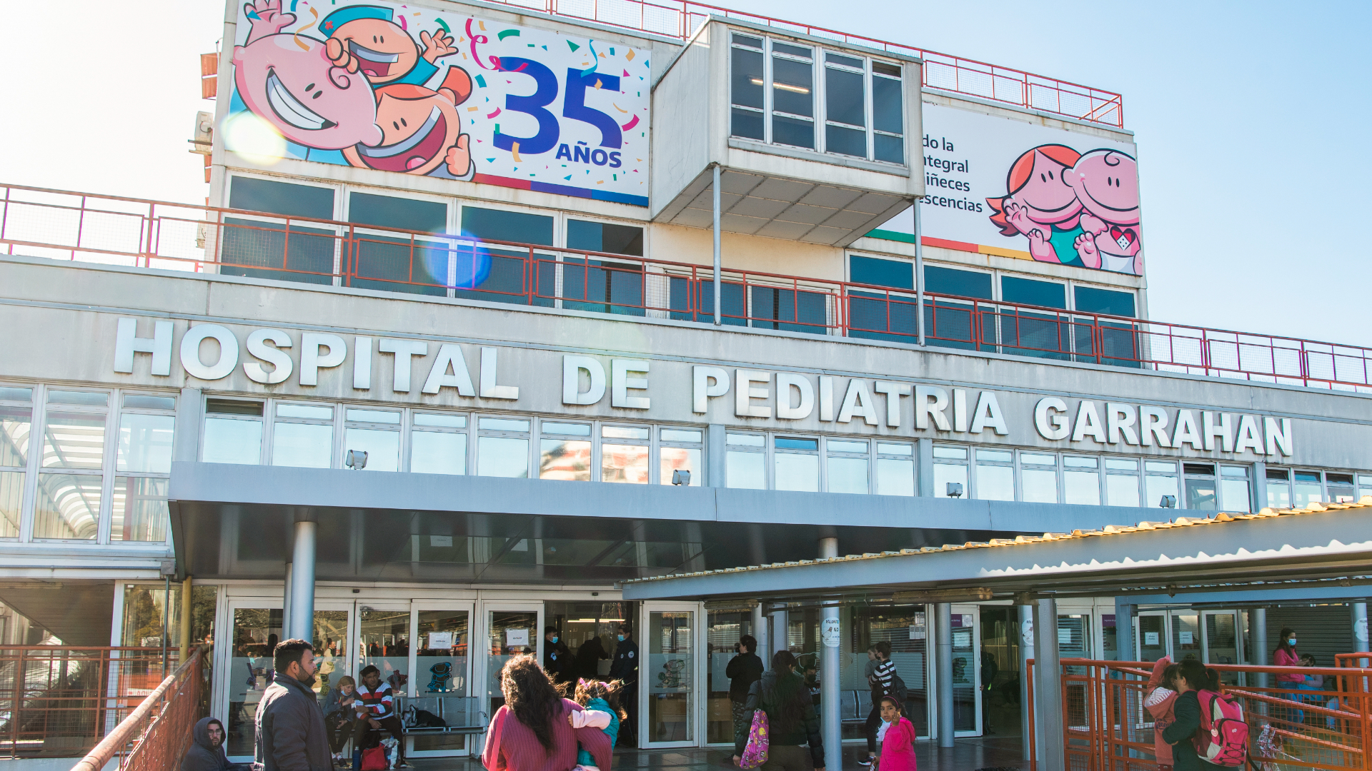 La histórica intervención se llevó adelante en el Hospital Garrahan.