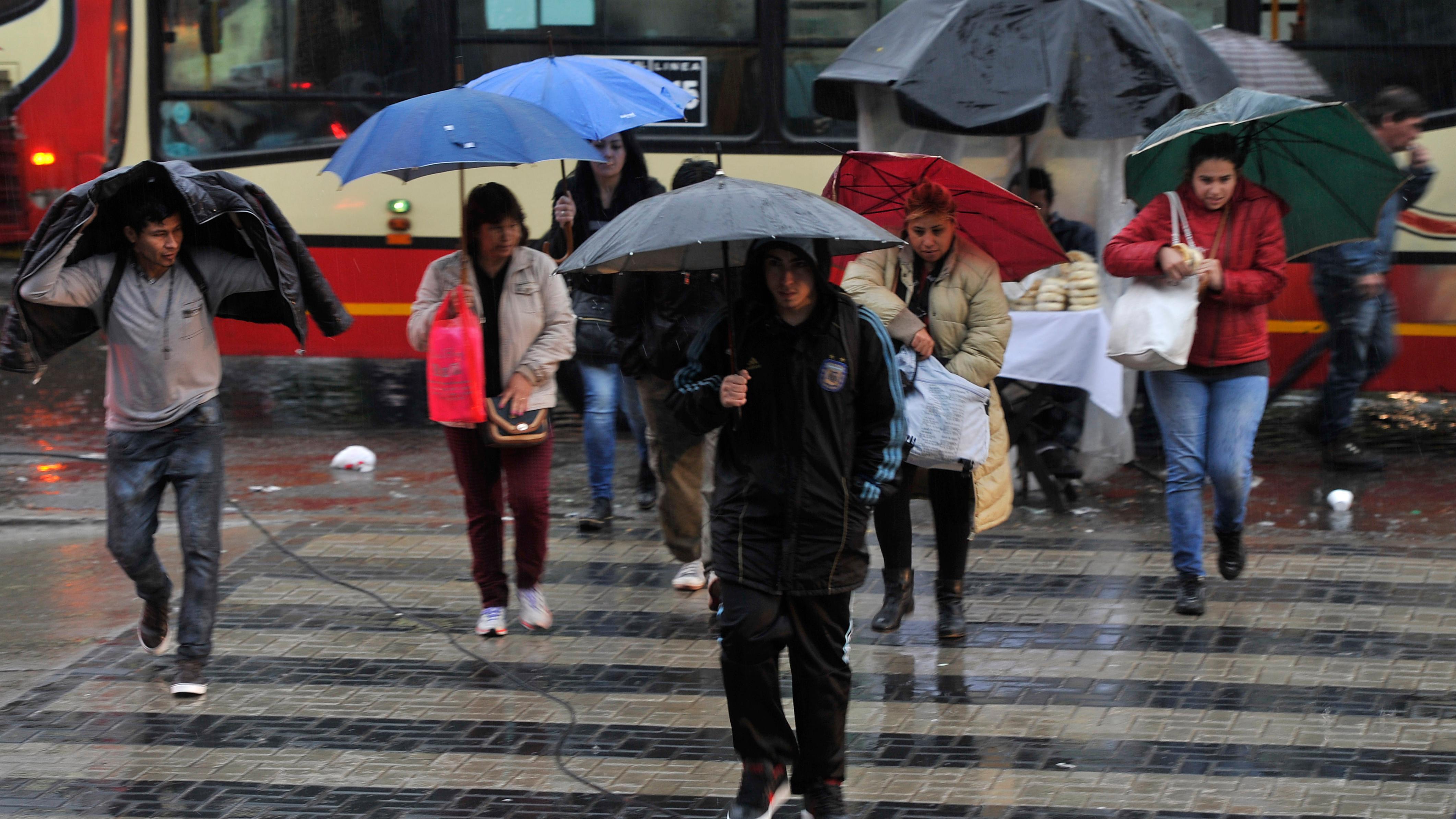 El Servicio Meteorológico Nacional encendió la alerta meteorológica ROJA por fuertes lluvias: ¿Qué dice el pronóstico?