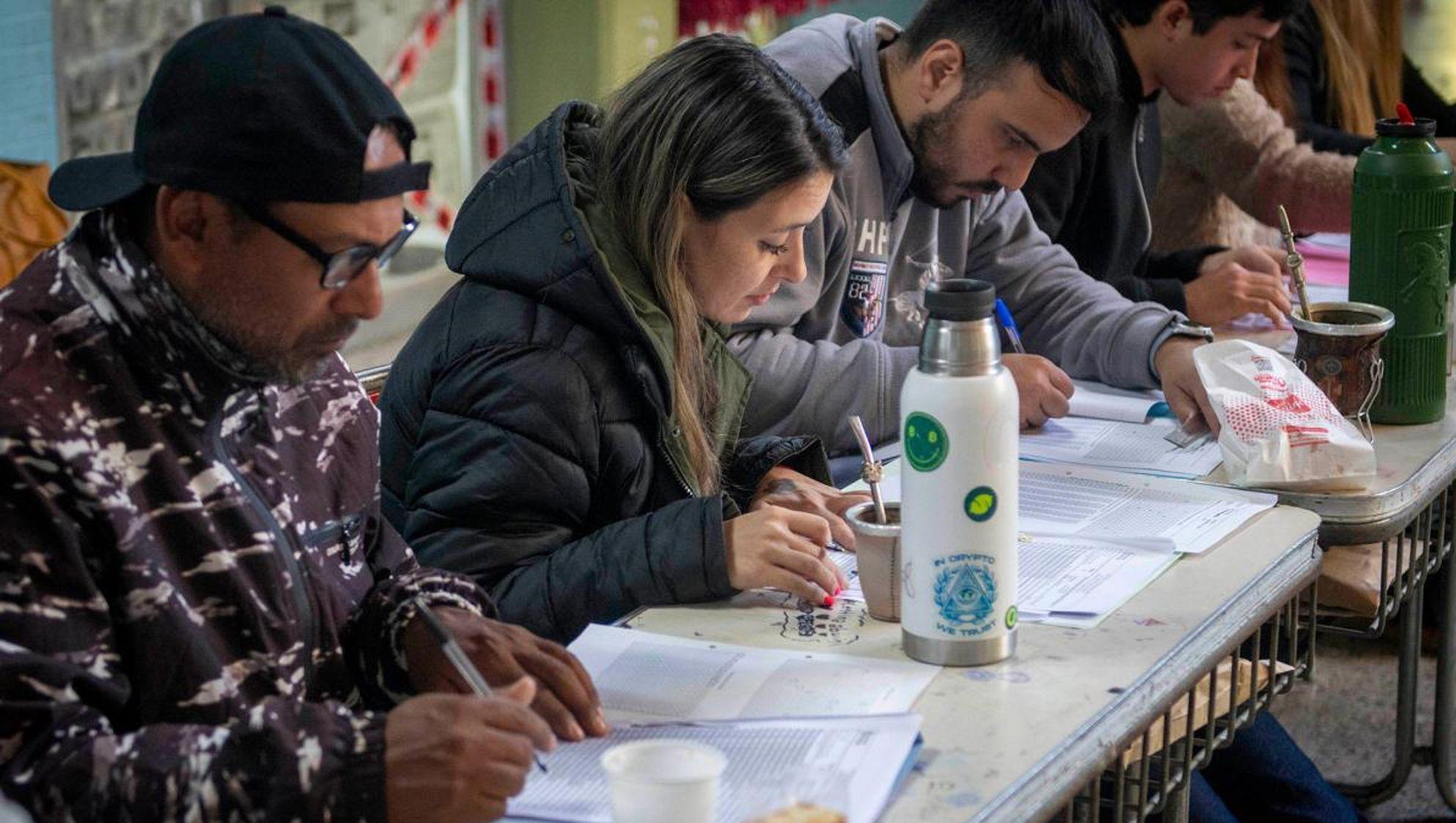 Los chaqueños concurren a las urnas este domingo para elegir gobernador (Télam / Archivo).