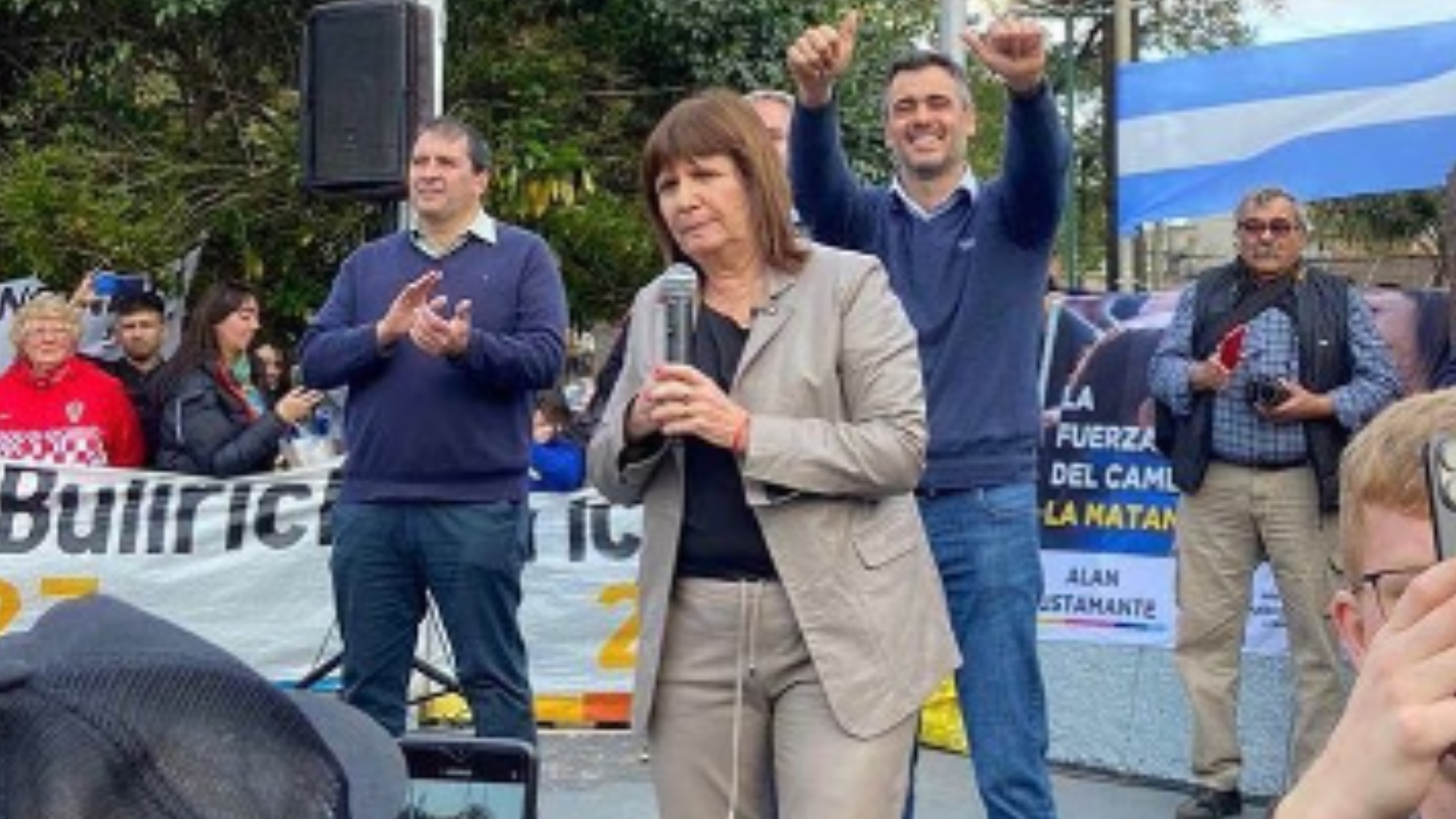 Bullrich visitó la localidad bonaerense de Ituzaingó. (Foto: Twitter)