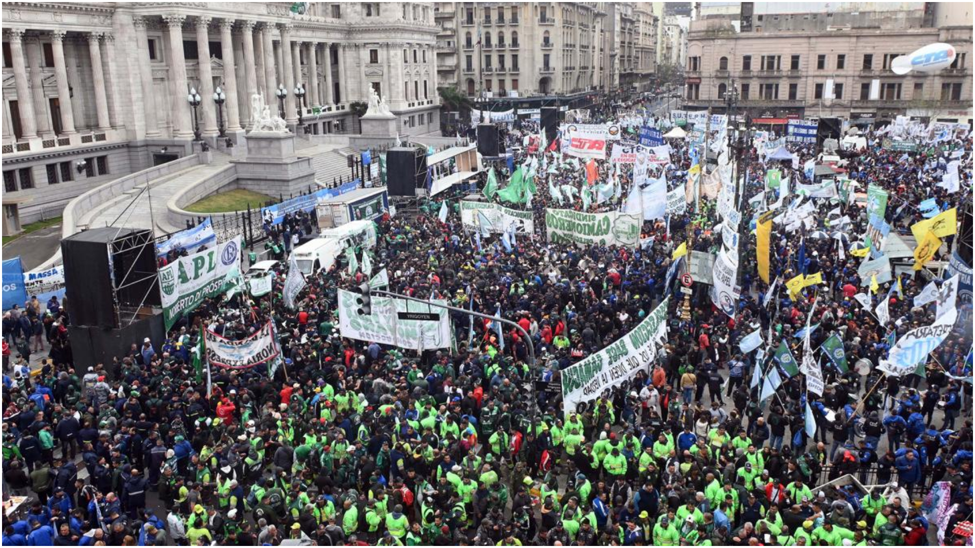 Los principales sindicatos del país se concentraron en el Congreso (Foto Télam).