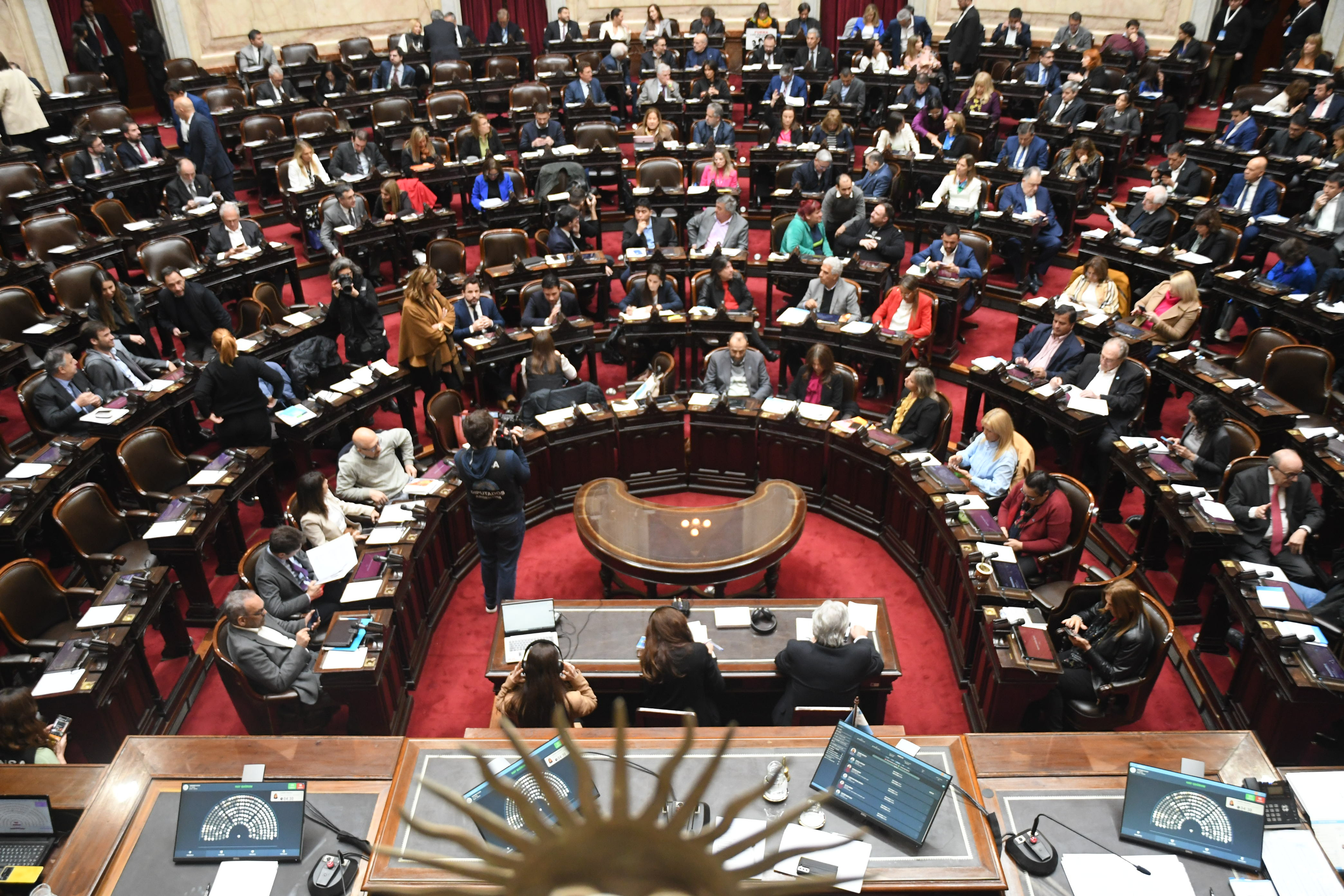 Los Diputados debaten la eliminación del Impuesto a las Ganancias, se espera una extensa sesión. (Foto: Télam)